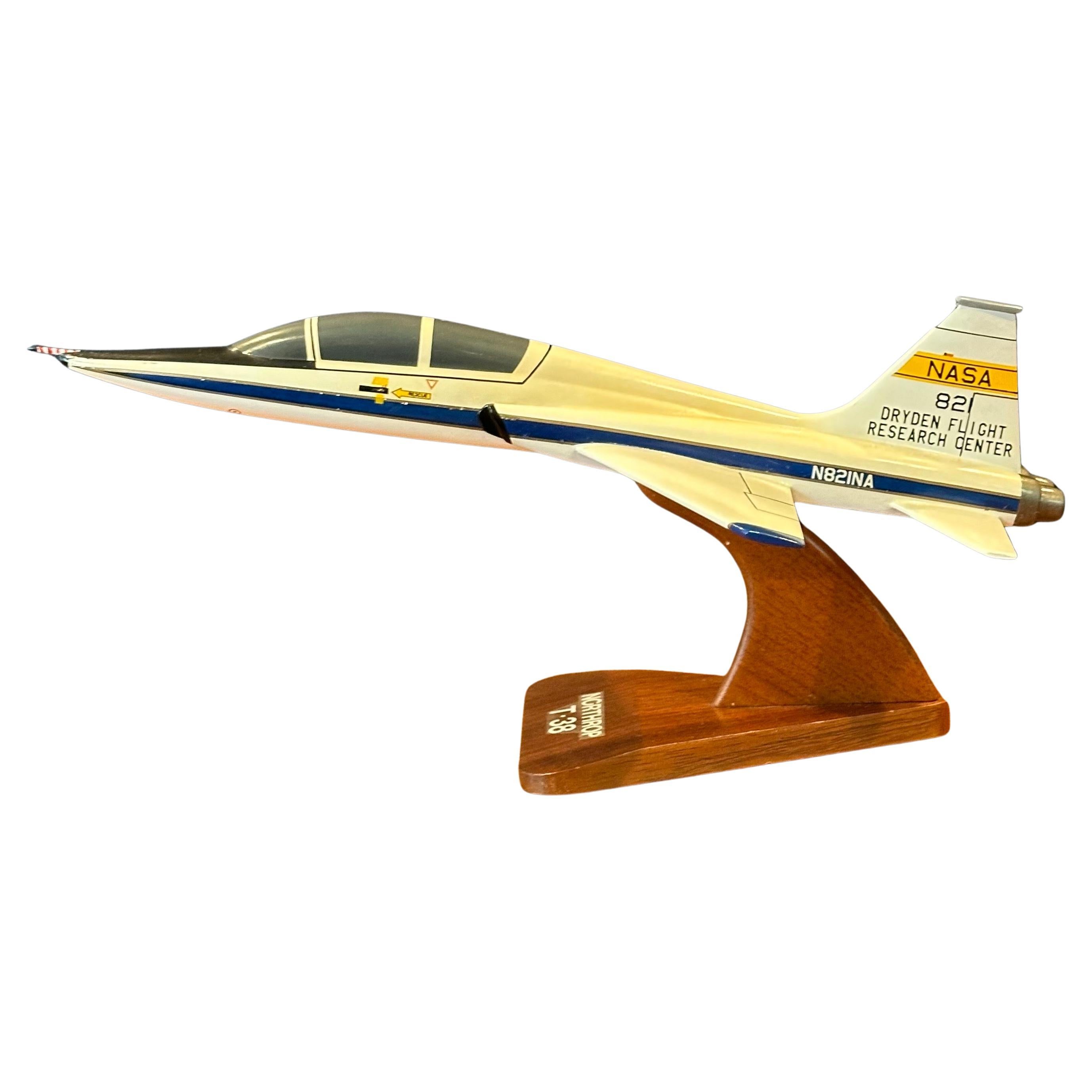A very cool NASA T-38 Northrop Talon airplane solid wood contractor desk model by Toys and Models Corporation, circa 1980s. The plane is in very good condition and constructed of solid wood with a lacquer paint finish and fine detailing with great