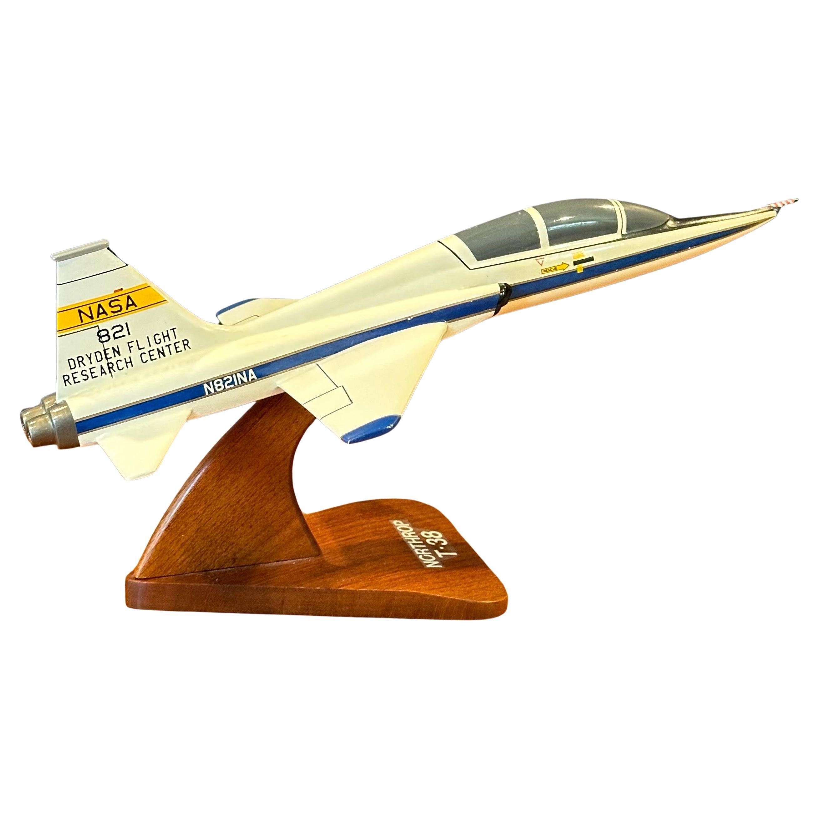 NASA T-38 Northrop Talon/ Airplane Contractor Desk Model In Good Condition In San Diego, CA