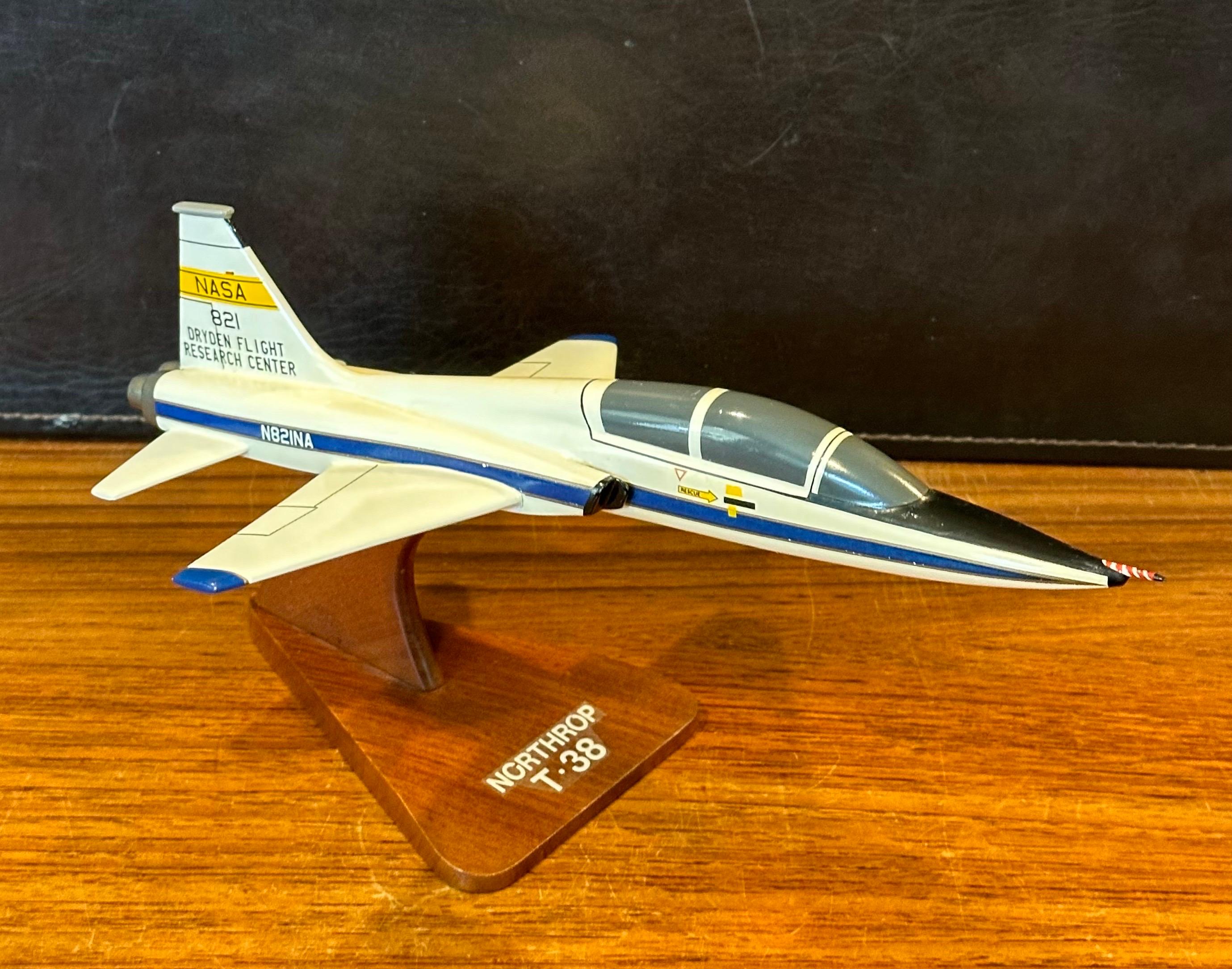 NASA T-38 Northrop Talon/ Airplane Contractor Desk Model 1