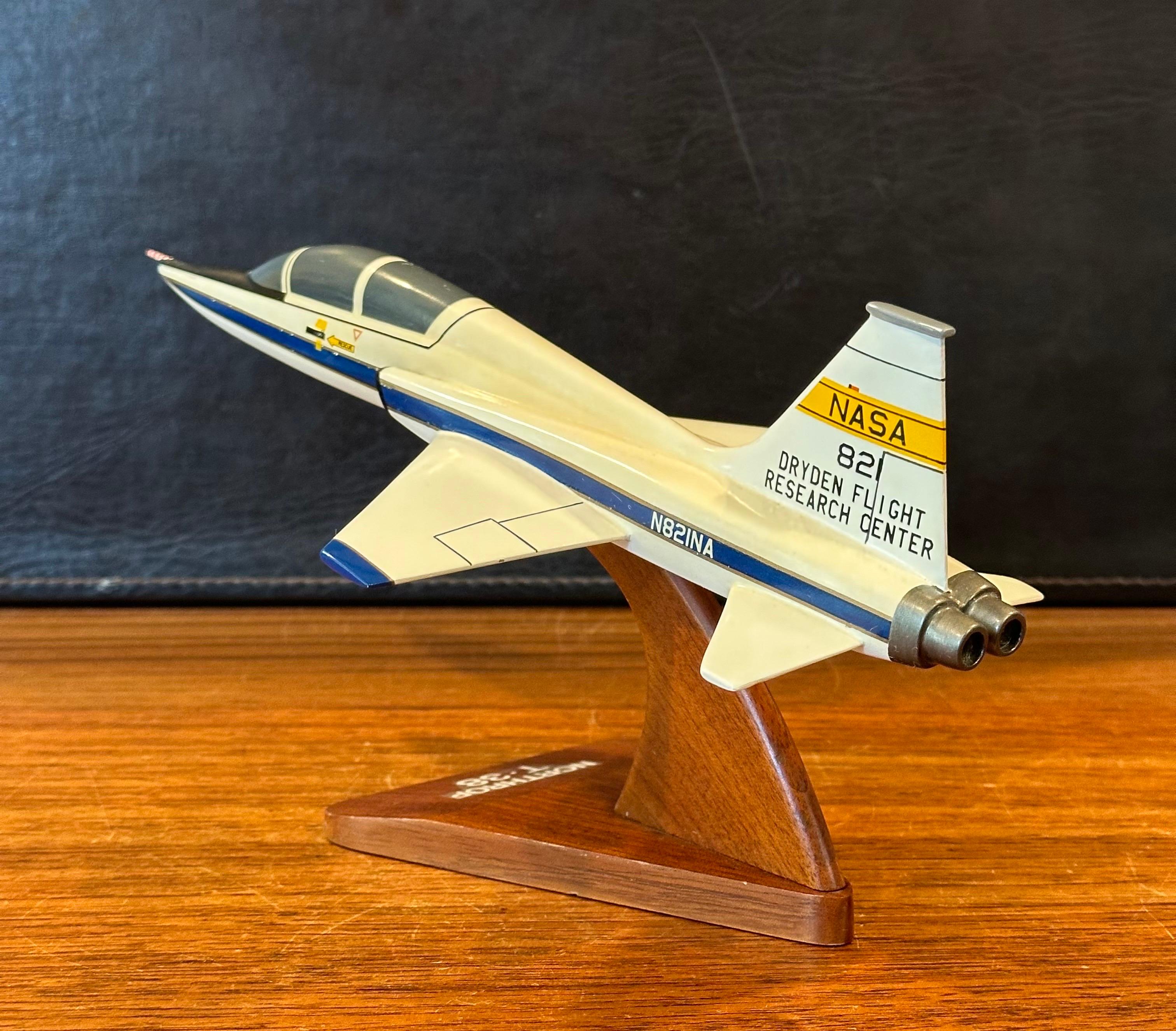 NASA T-38 Northrop Talon/ Airplane Contractor Desk Model 2