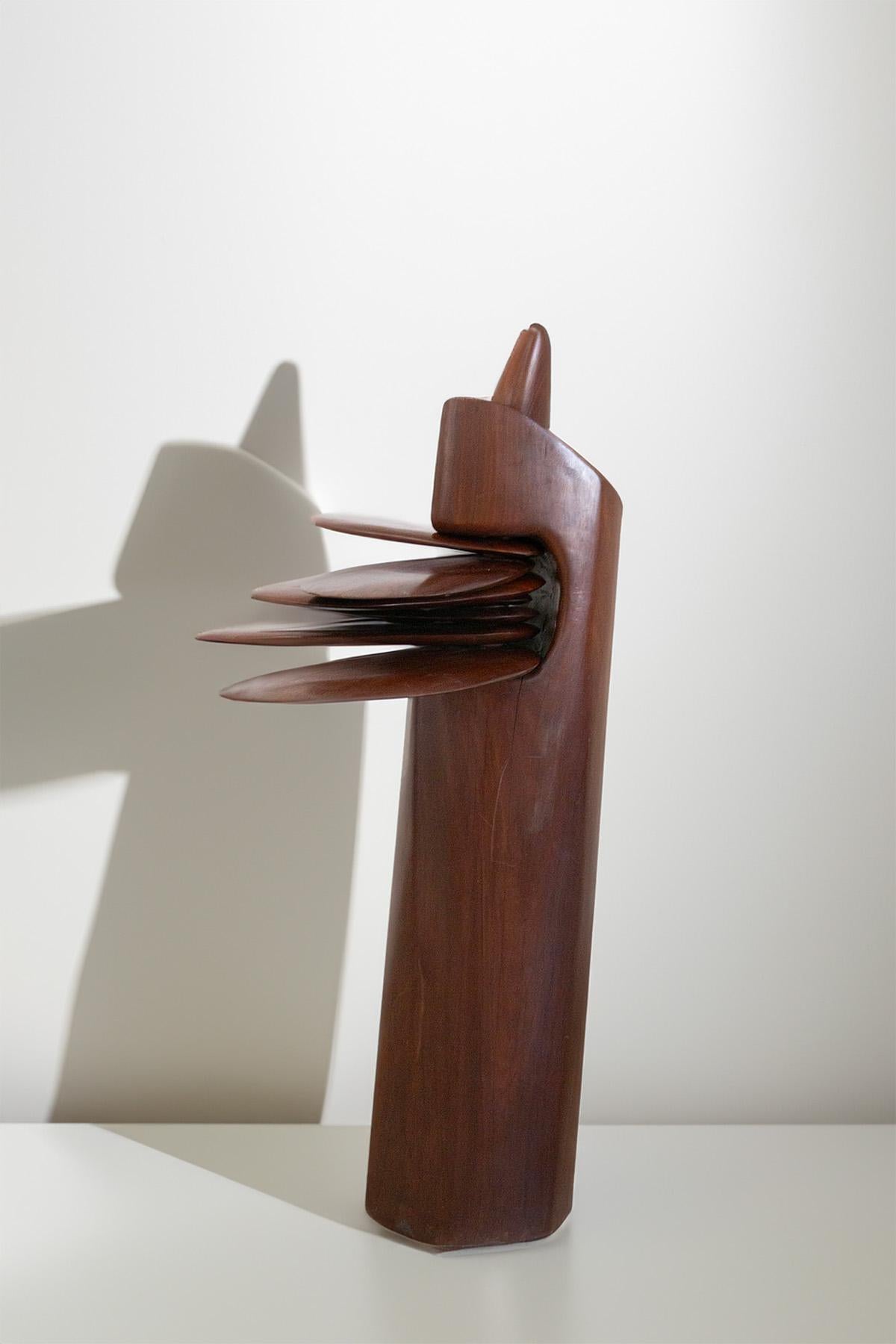 La obra **Nacer de nuevo** de Elvio Becheroni es una escultura única y extraordinaria, que forma parte de la serie 