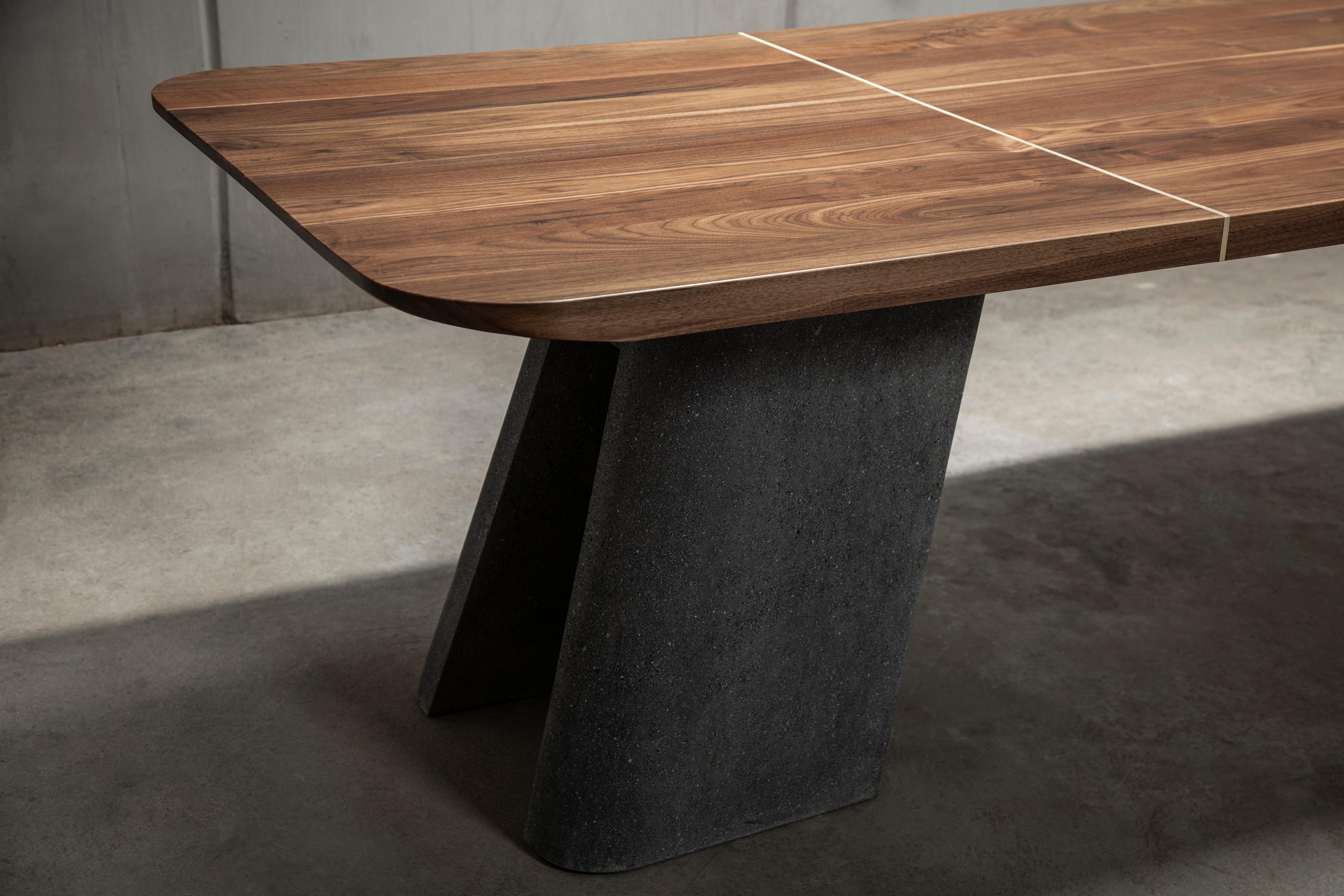 Varnished Nashii, sculptural dining table made of lava stone and solid wood by CMX For Sale