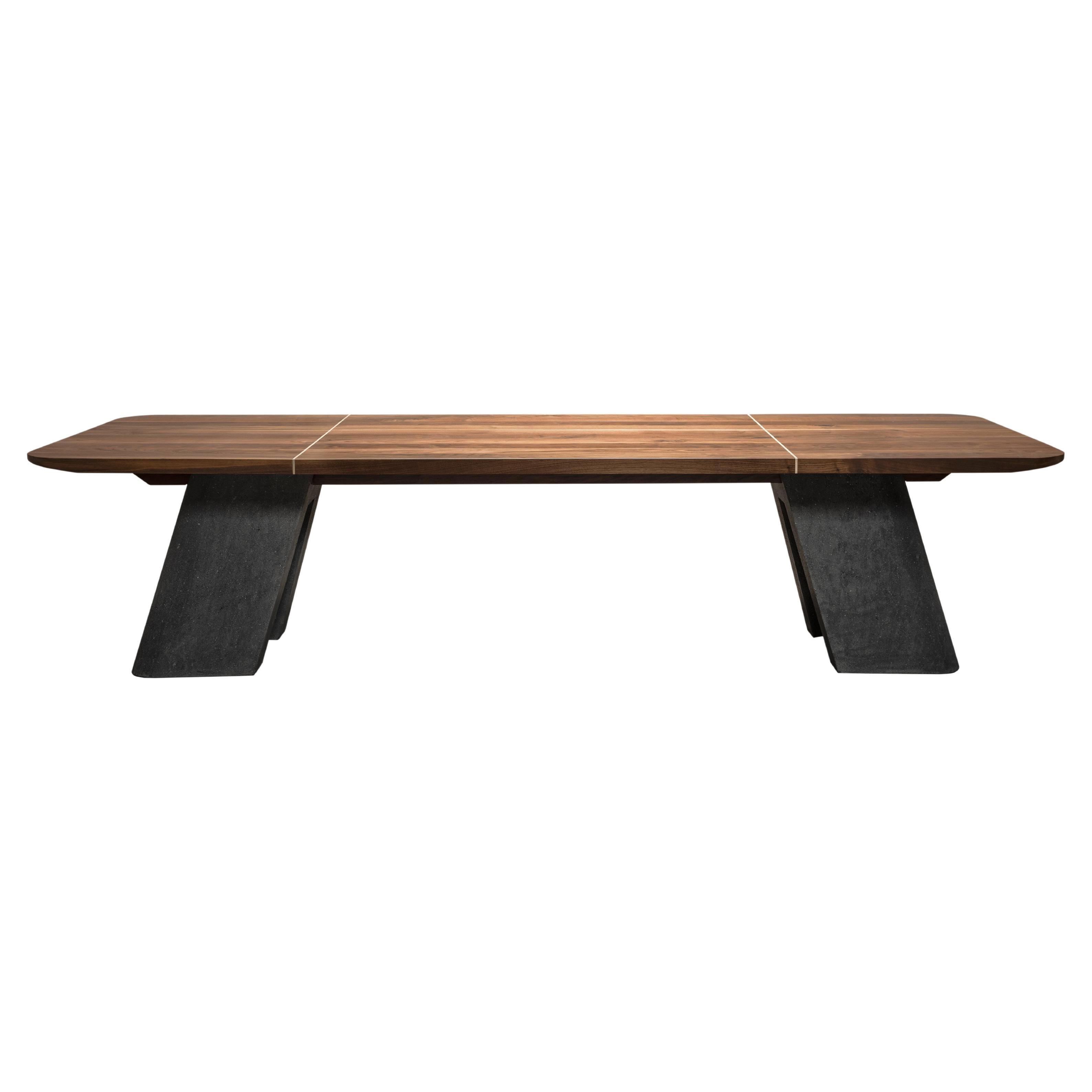 Nashii, table de salle à manger sculpturale en pierre de lave et bois massif de CMX