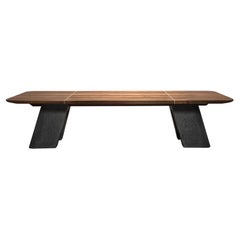 Nashii, table de salle à manger sculpturale en pierre de lave et bois massif de CMX