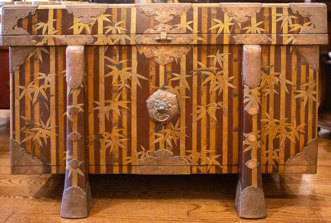 Nashiji Lacquer Armor Trunk with Bamboo Design In Good Condition In Hudson, NY
