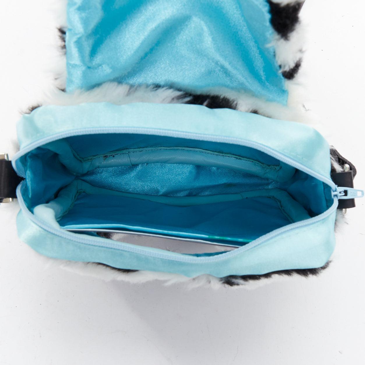 NASIR MAZHAR borsa piccola in pelliccia sintetica bianca e nera con cartone animato in vendita 4