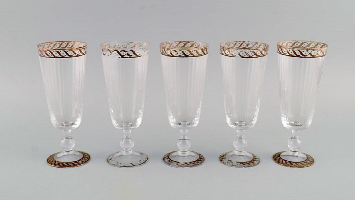 Nason & Moretti, Murano. Five wine glasses in mouth-blown art glass with hand-painted turquoise and gold decoration. 
1930s.
Measures: 16.2 x 6.5 cm.
In very good condition. Light wear in the gold.