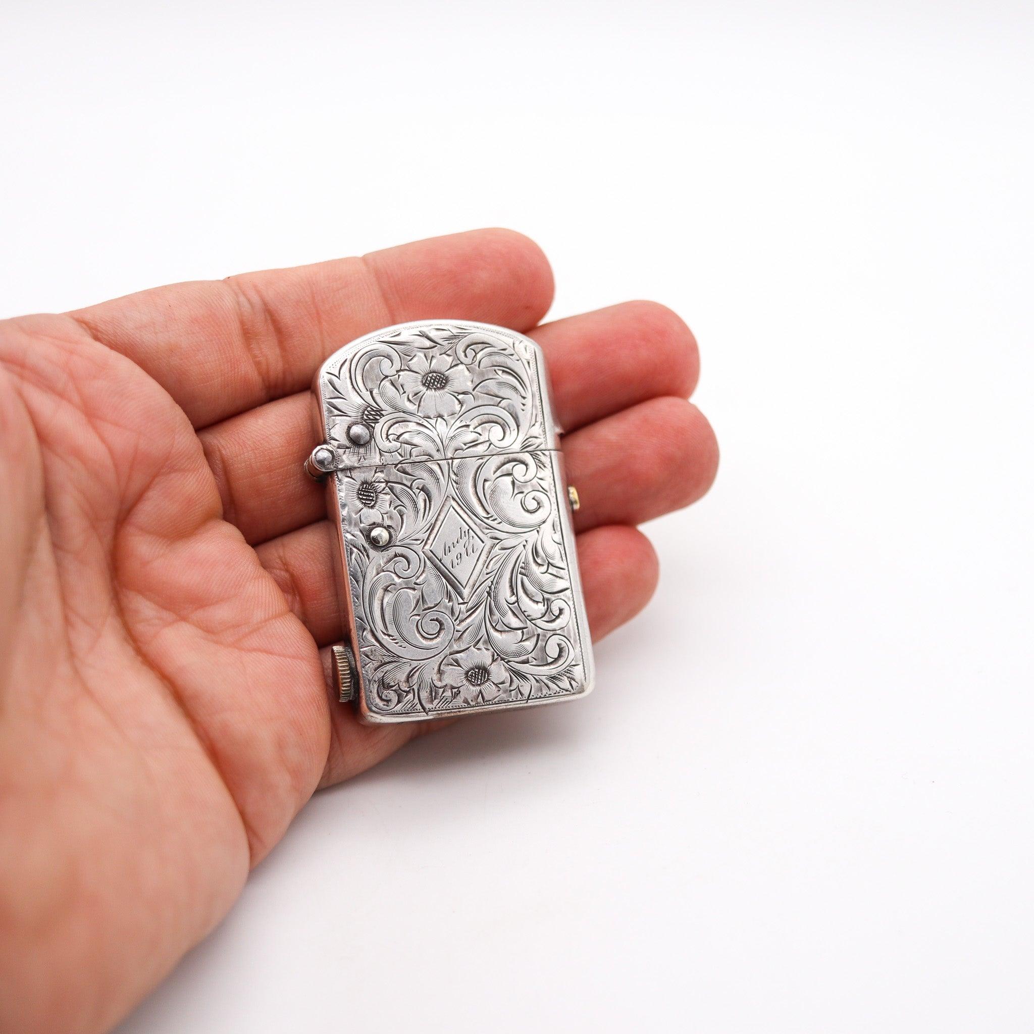 NASSAU 1905 Encendedor de bolsillo semiautomático de gasolina en plata de ley .925 grabada Silver