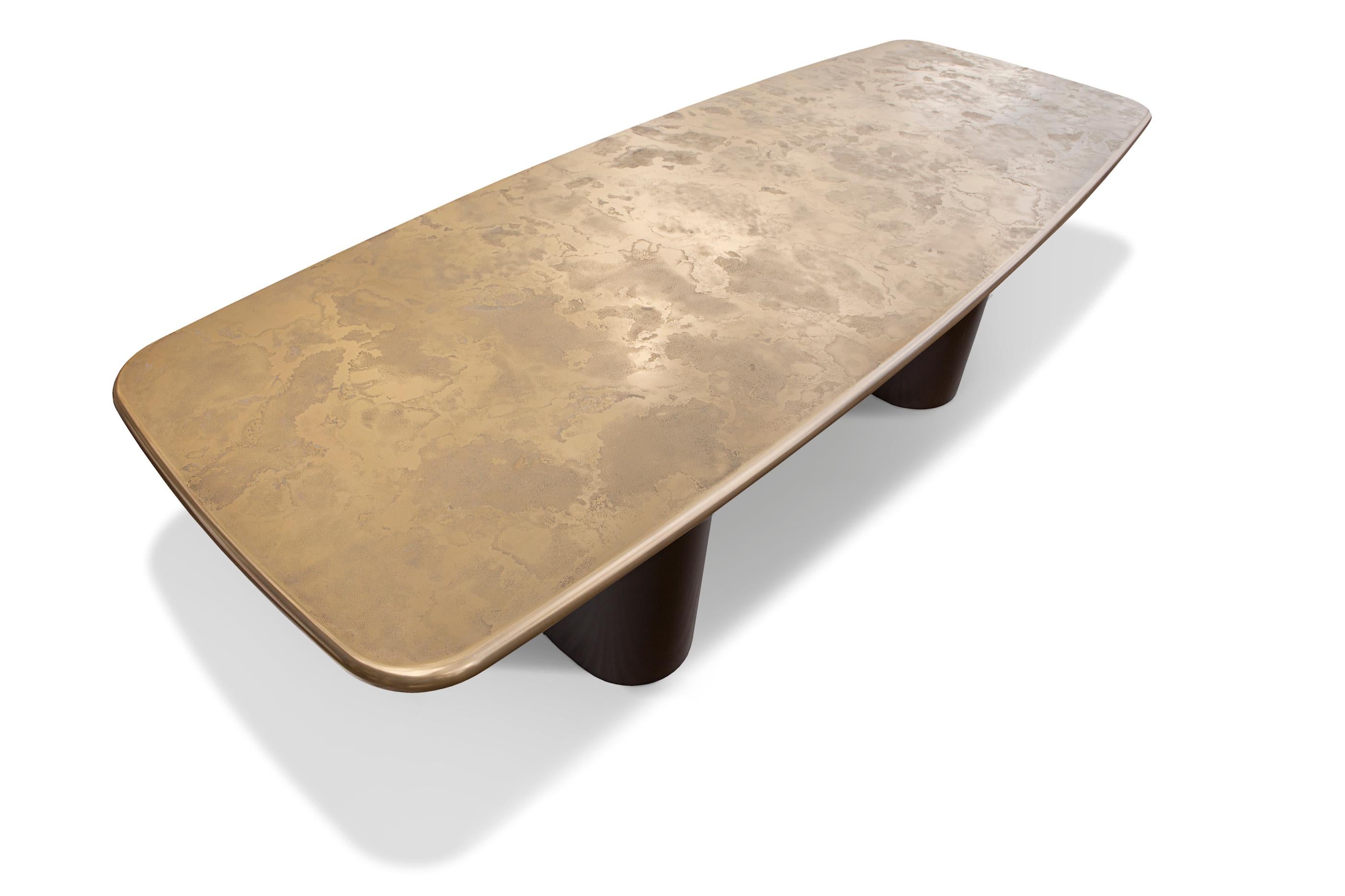 British Nassau Dining Table, Custom Champagne Gold Table Top and 3 Dimensional Base For Sale