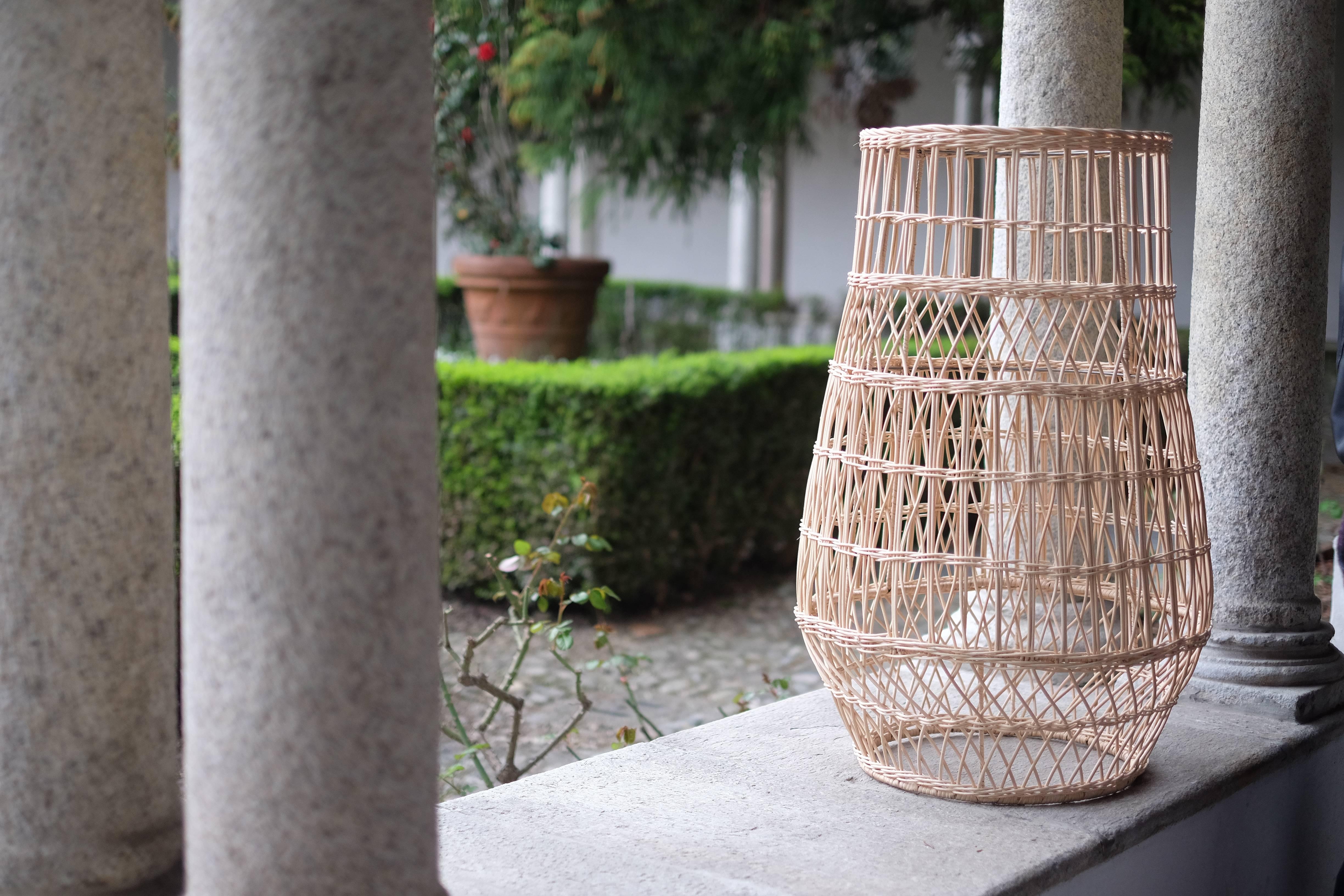 Nasse is a pendant light that draws inspiration from the weaving of fish nets (“nasse” in Italian).
Nasse is the result of the unexpected combination of two different worlds: a rugged raw material such as rattan and the sharp precision of brass