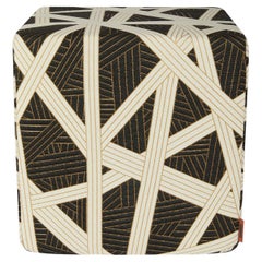 Pouf Nastri Cubic nero e con cuciture dorate di Missoni Home Collection'S