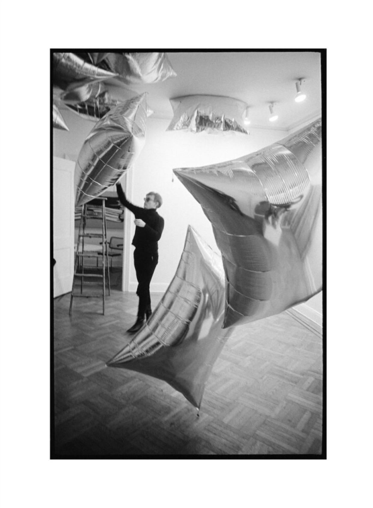 Nat Finkelstein, Silver Clouds Installation at Leo Castelli Gallery, NYC, 1966/2020

Andy Warhol prepares the first exhibition of his 'Silver Clouds' installation at the Leo Castelli Gallery, New York 1966

Image size: 40 x 60cm 
Paper size: 50 x