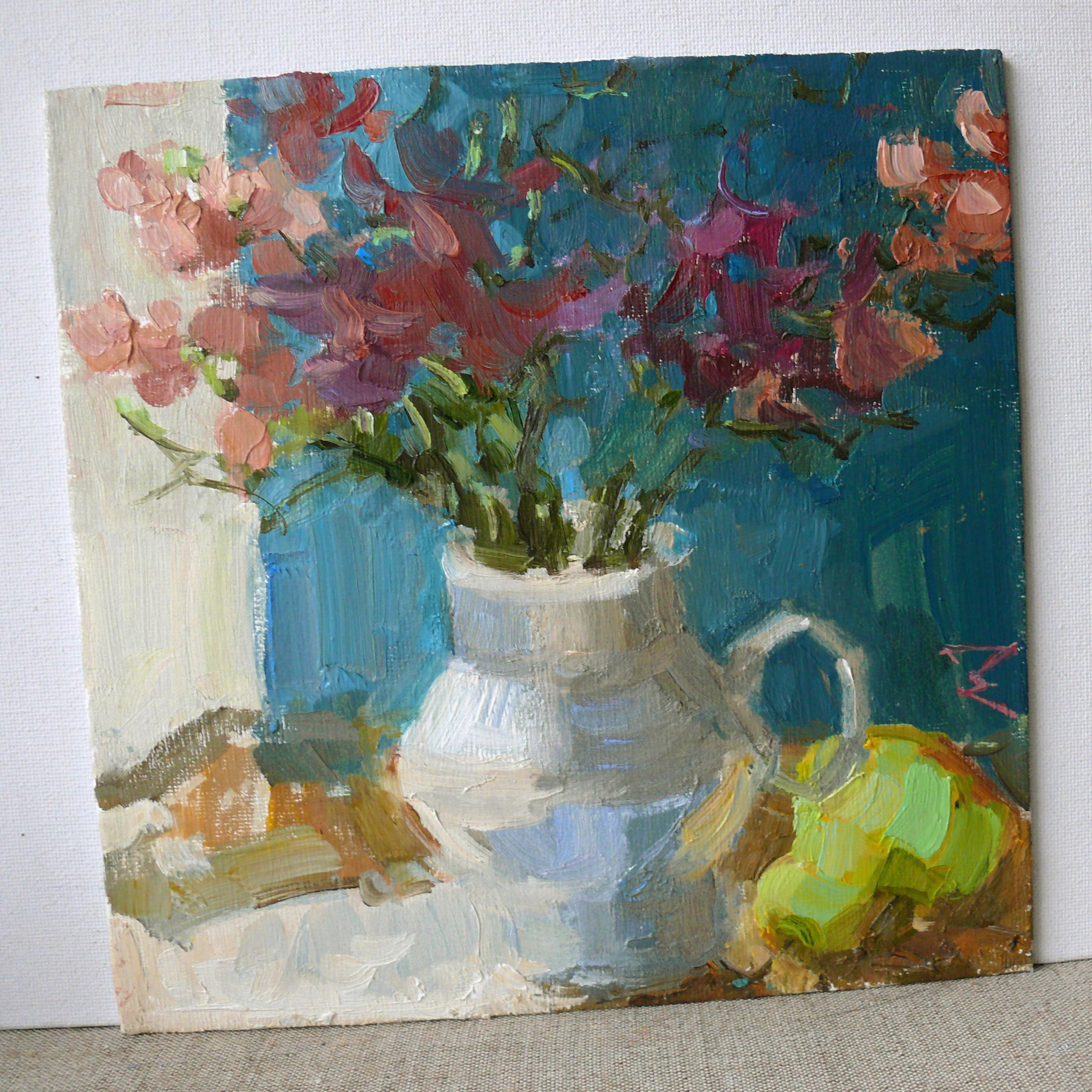 Nature morte aux fleurs et à la poire - Gris Still-Life Painting par Nata Korchyk