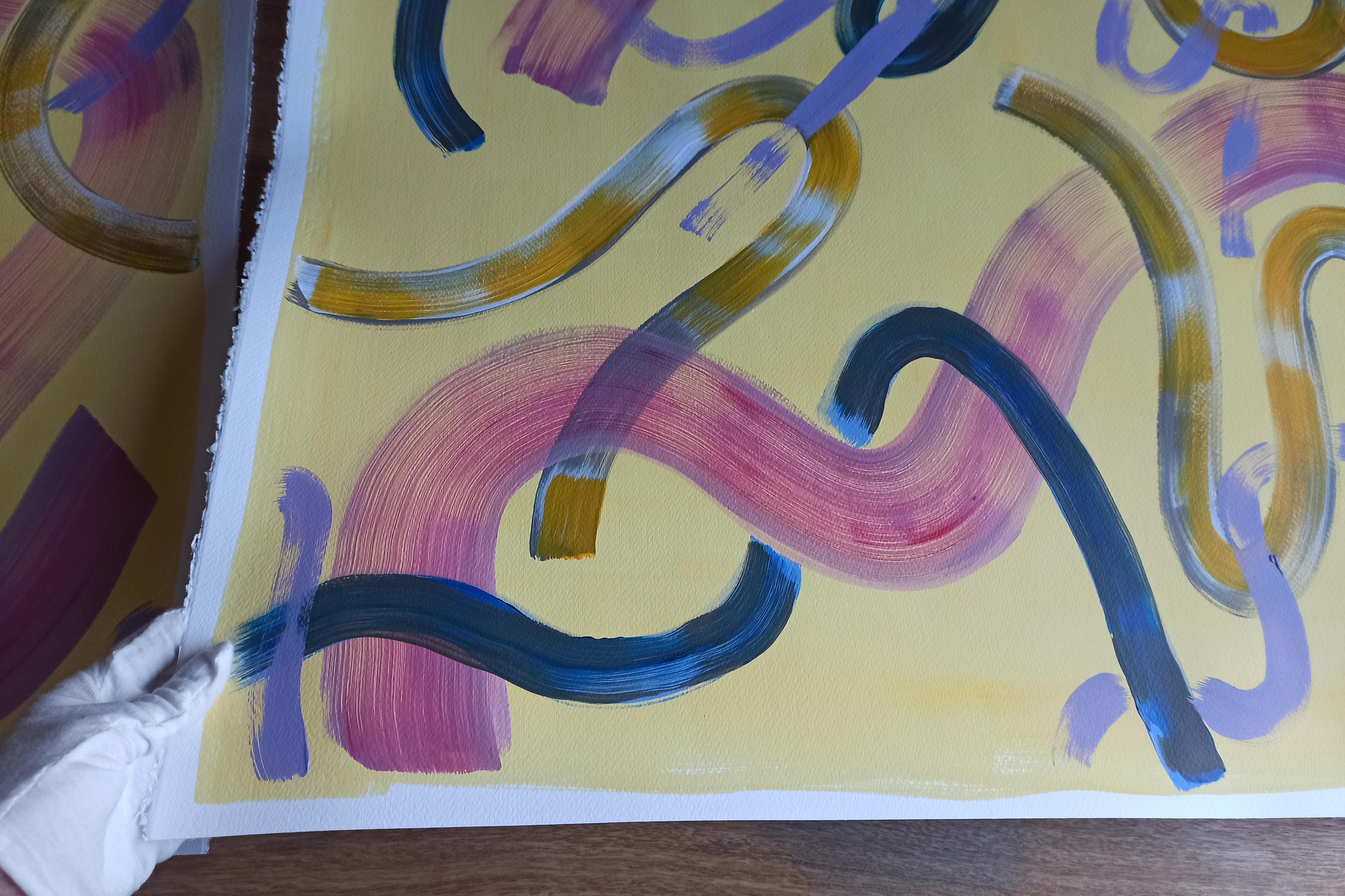Abstraktes Gemälde, Triptychon aus gelben Eierschalen-Gemälde, lila organische Pinselstriche im Angebot 7