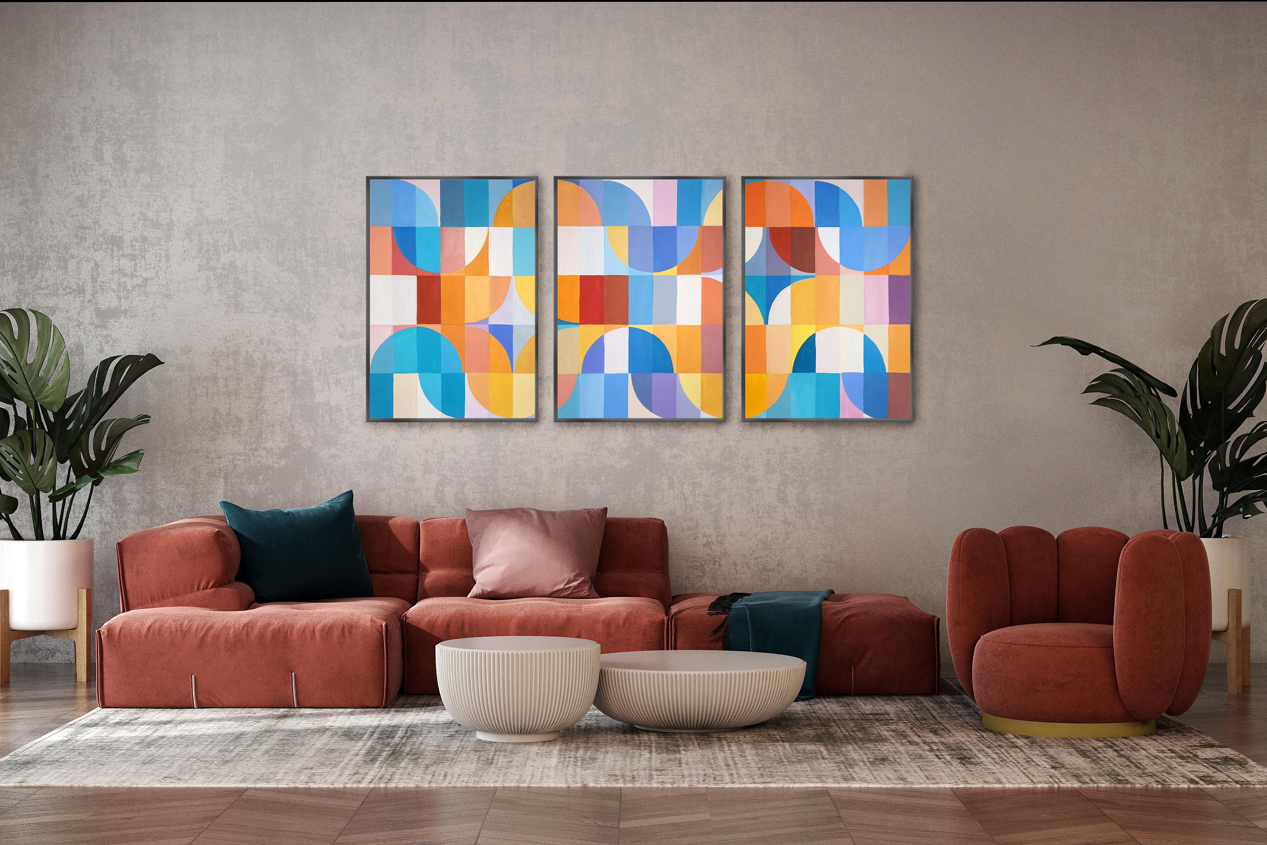 Plage ondulée abstraite, bleue et jaune, triptyque de mosaïques Bauhaus, motifs géométriques - Painting de Natalia Roman