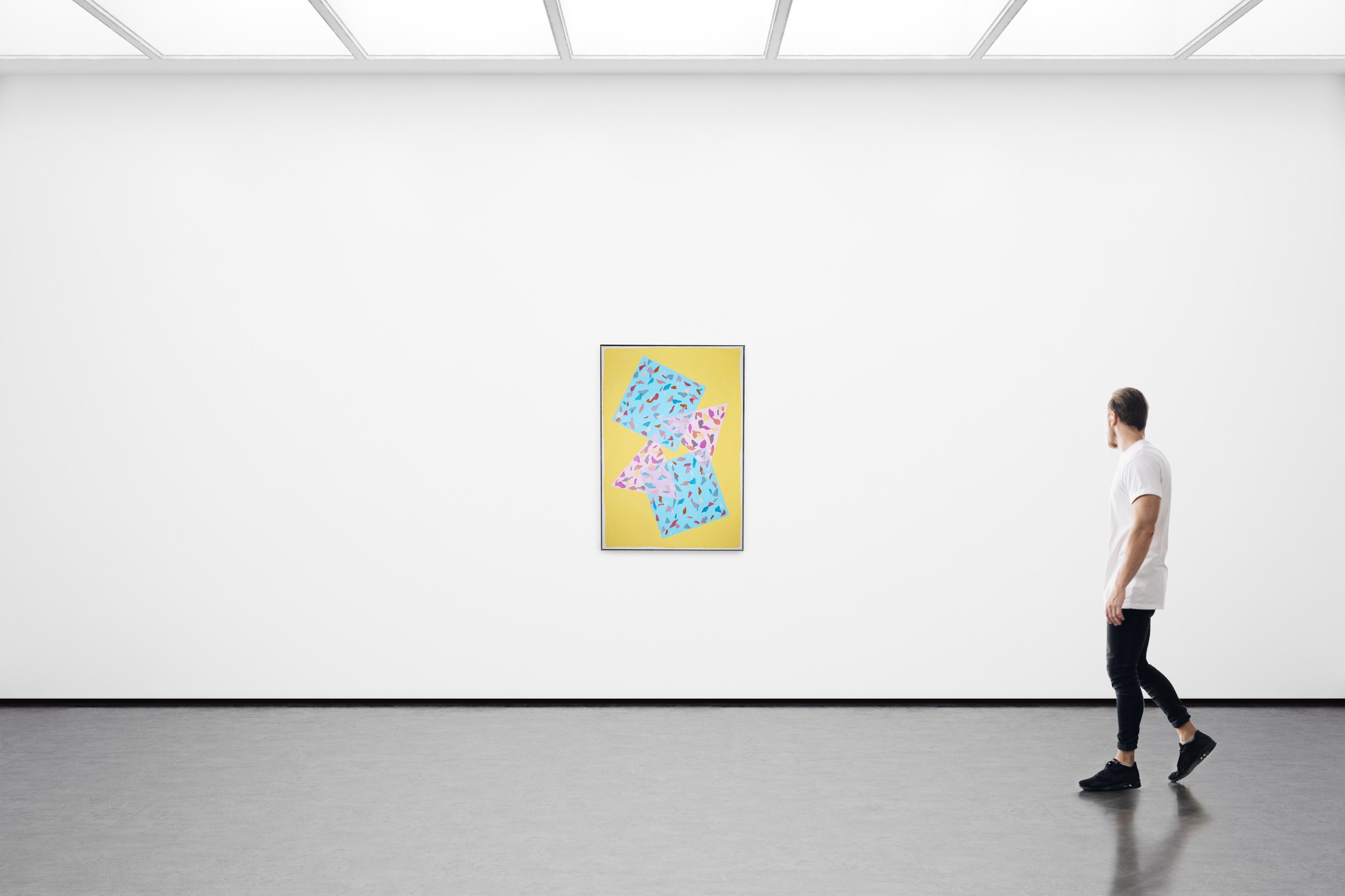 Blauer und rosafarbener Terrazzo-Boden, gelber Hintergrund, geometrisches Gemälde, abstrakt   im Angebot 1