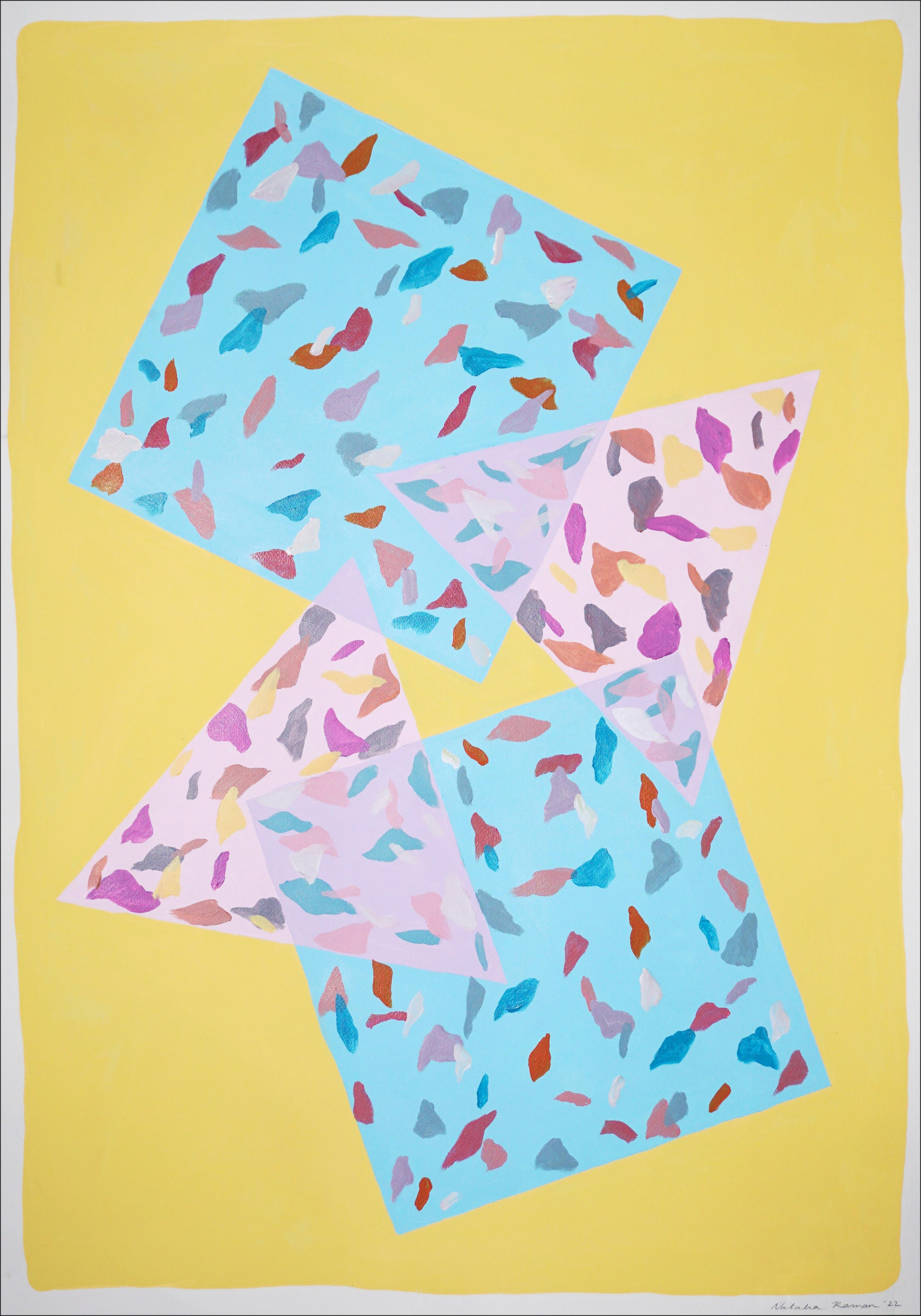 Natalia Roman Abstract Painting – Blauer und rosafarbener Terrazzo-Boden, gelber Hintergrund, geometrisches Gemälde, abstrakt  