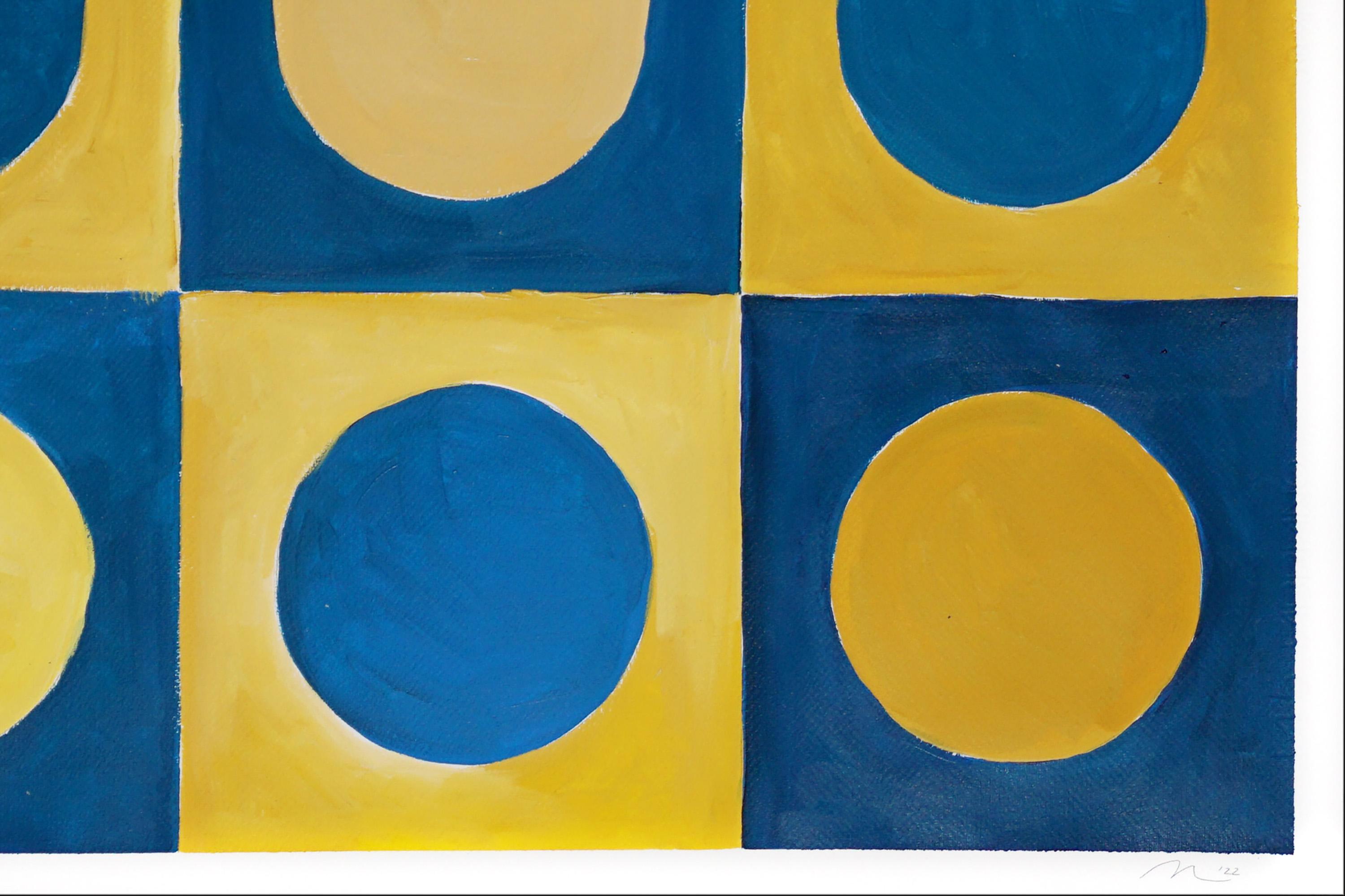Blassblaue Punkte, Primärgeometrie Gitter, Gelb und Blau, Komplementärtöne  (Orange), Abstract Painting, von Natalia Roman