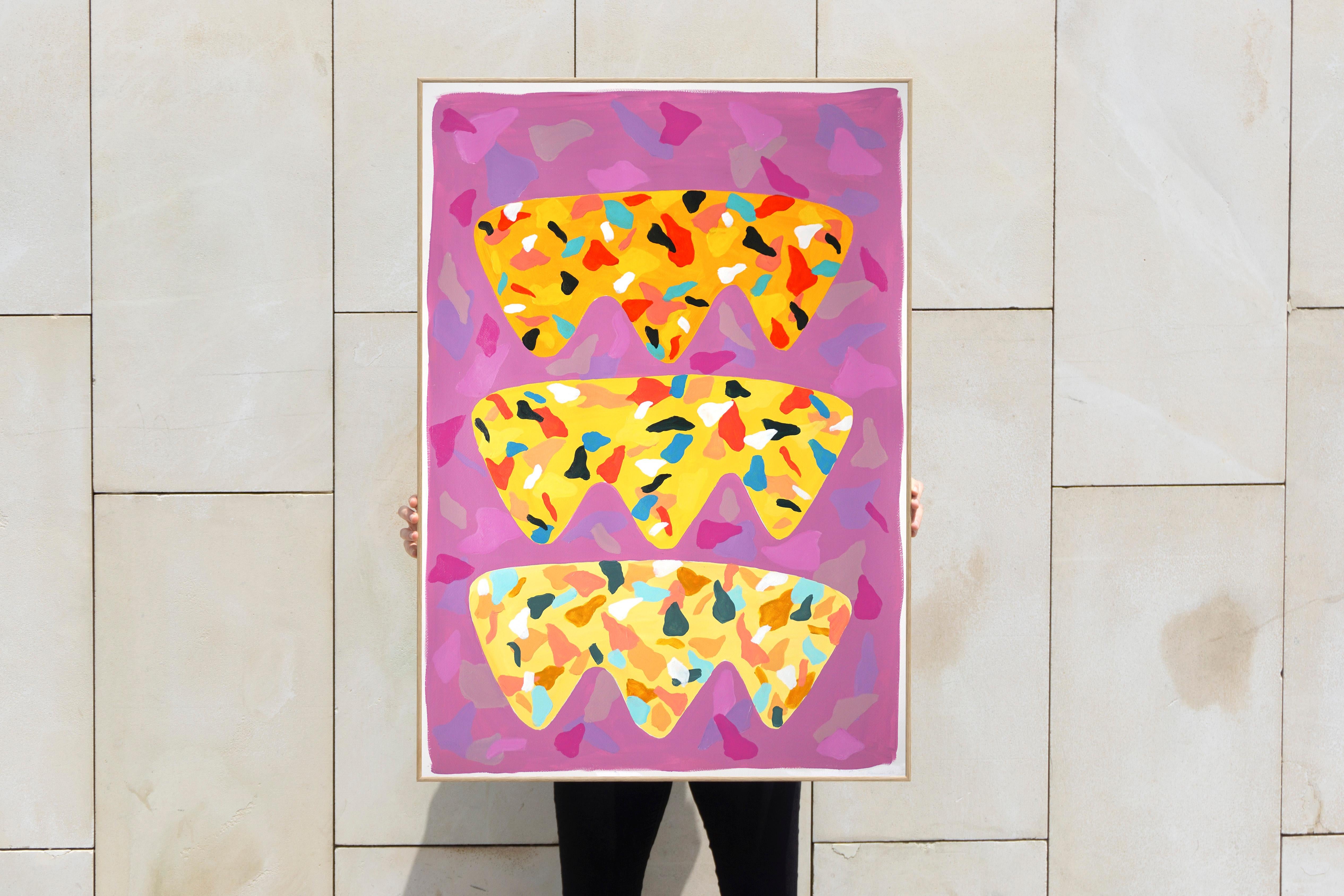 Formes flottantes violettes et orange, style terrazzo, tons vifs sur le plan vertical - Painting de Natalia Roman