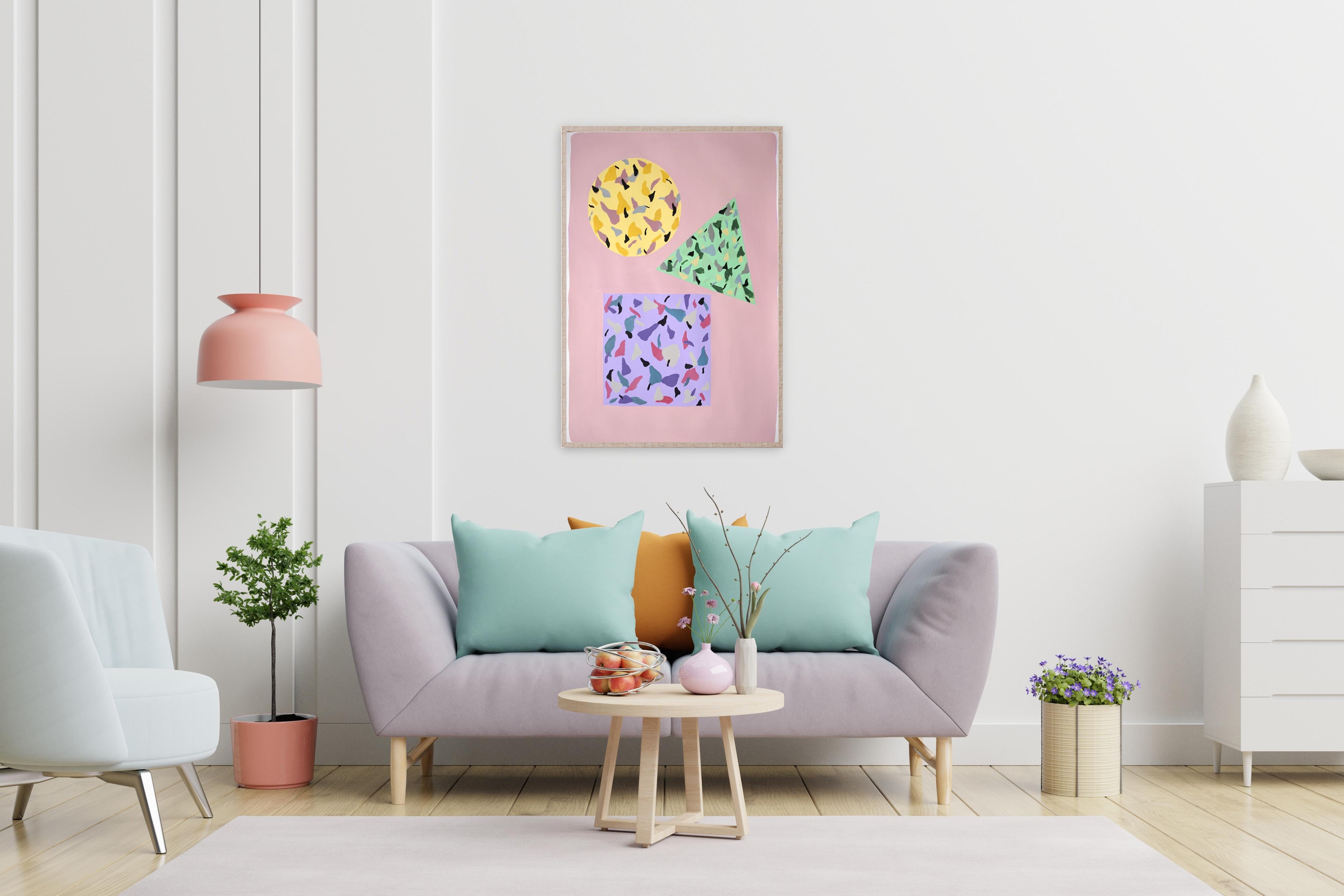 Tiles carrés, circulaires et triangulaires roses et jaunes, géométrie flottante sur papier - Géométrique abstrait Painting par Natalia Roman