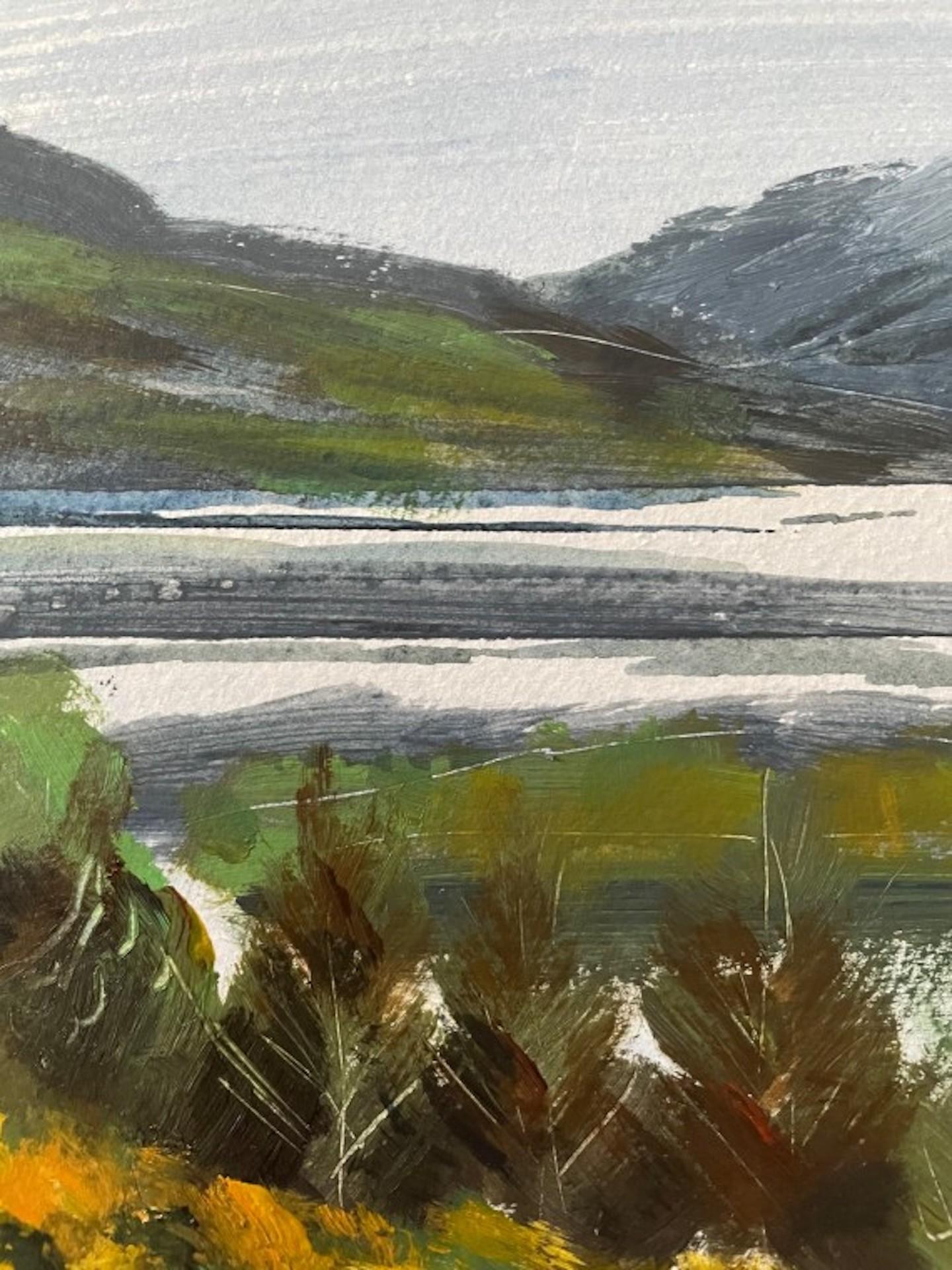 Misty Morning On The Loch, Natalie Bird, Œuvre originale de paysage en techniques mixtes en vente 2