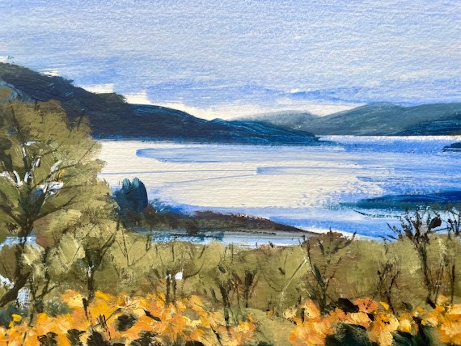 Sunshine Over The Loch, Natalie Bird, peinture originale de paysage marin, automne-hiver