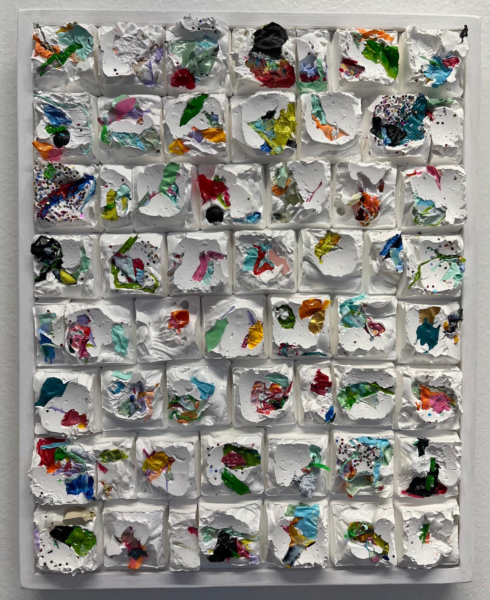 Weißes quadratisches Steppdecke 6- gerahmtes und strukturiertes geformtes Acrylgemälde in Weiß – Painting von Natalie Harrison