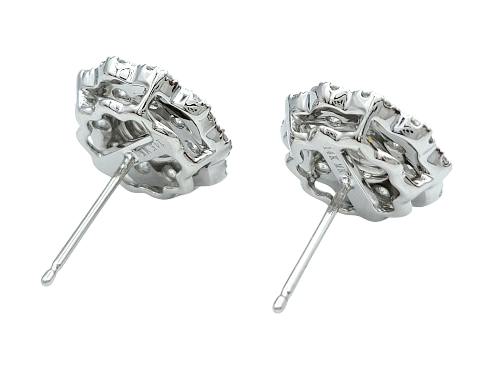 Natalie K por M.K. Pendientes de oro blanco de 14 quilates con motivo de flor de diamantes Contemporáneo en venta