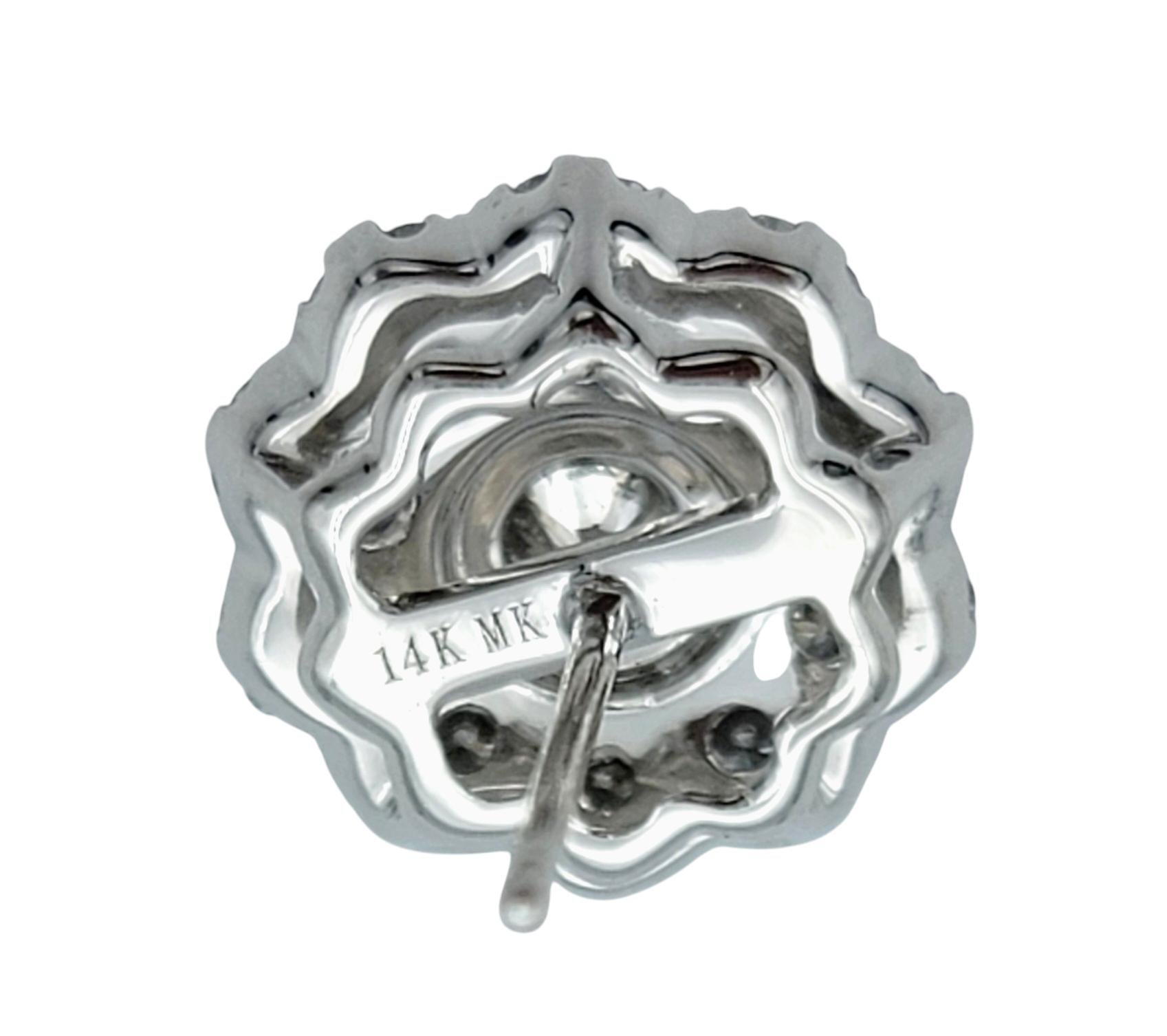 Natalie K por M.K. Pendientes de oro blanco de 14 quilates con motivo de flor de diamantes en Bueno estado para la venta en Scottsdale, AZ