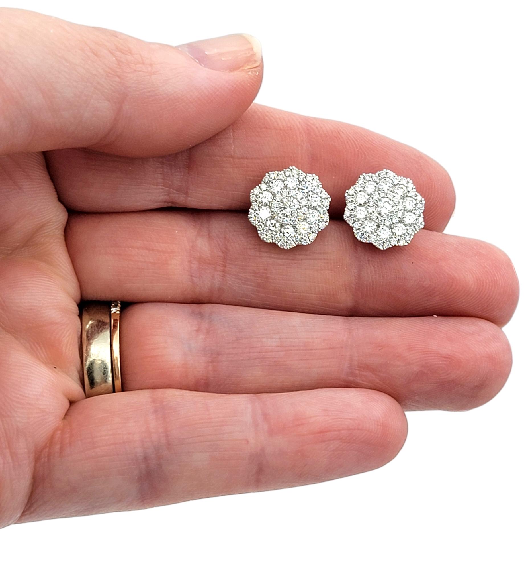 De las mujeres Natalie K por M.K. Pendientes de oro blanco de 14 quilates con motivo de flor de diamantes en venta