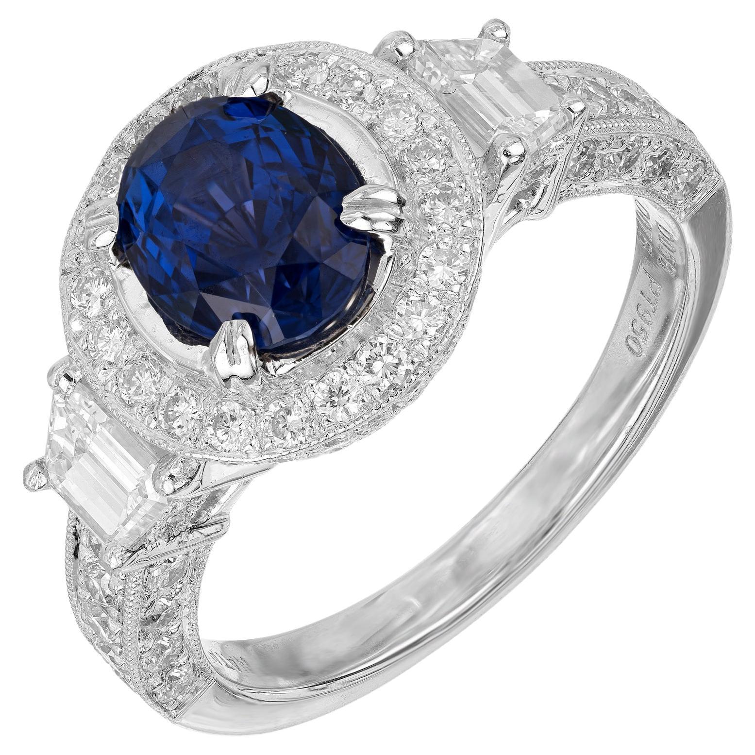 Natalie K, bague de fiançailles halo en platine avec saphir ovale de 2,07 carats certifié GIA et diamants  en vente