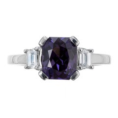 Natalie K Bague en platine avec saphir violet octogonal de 3,33 carats certifié par le GIA et diamants