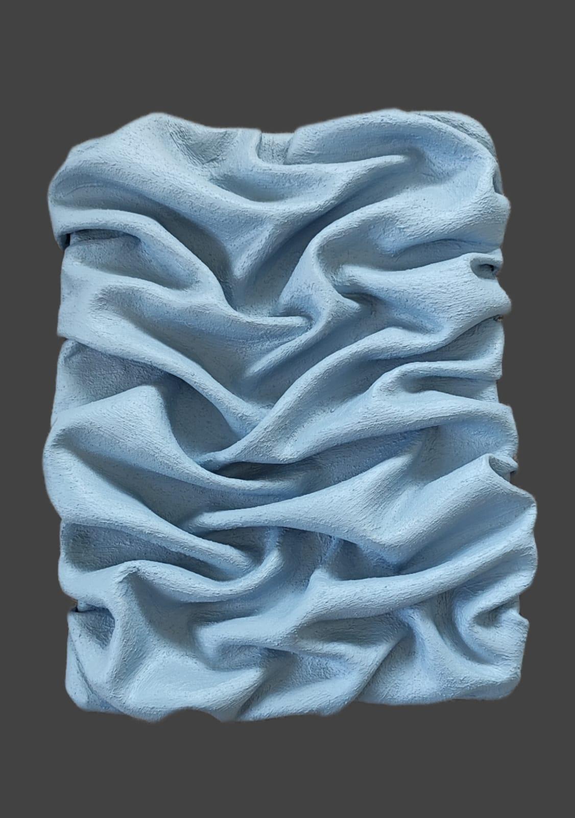 Azure Rhapsody, Skulptur aus in Ton getränktem Stoff, für Wandinstallation