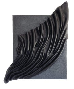 Pluma de ébano, Escultura de tela con infusión de arcilla, para instalación mural