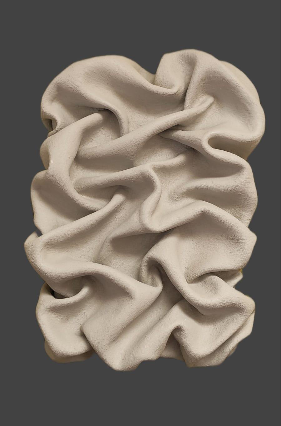 Conjunto de Roze Dream y Granit Grace, Escultura de tela con infusión de arcilla - Sculpture de Natalie Krainin