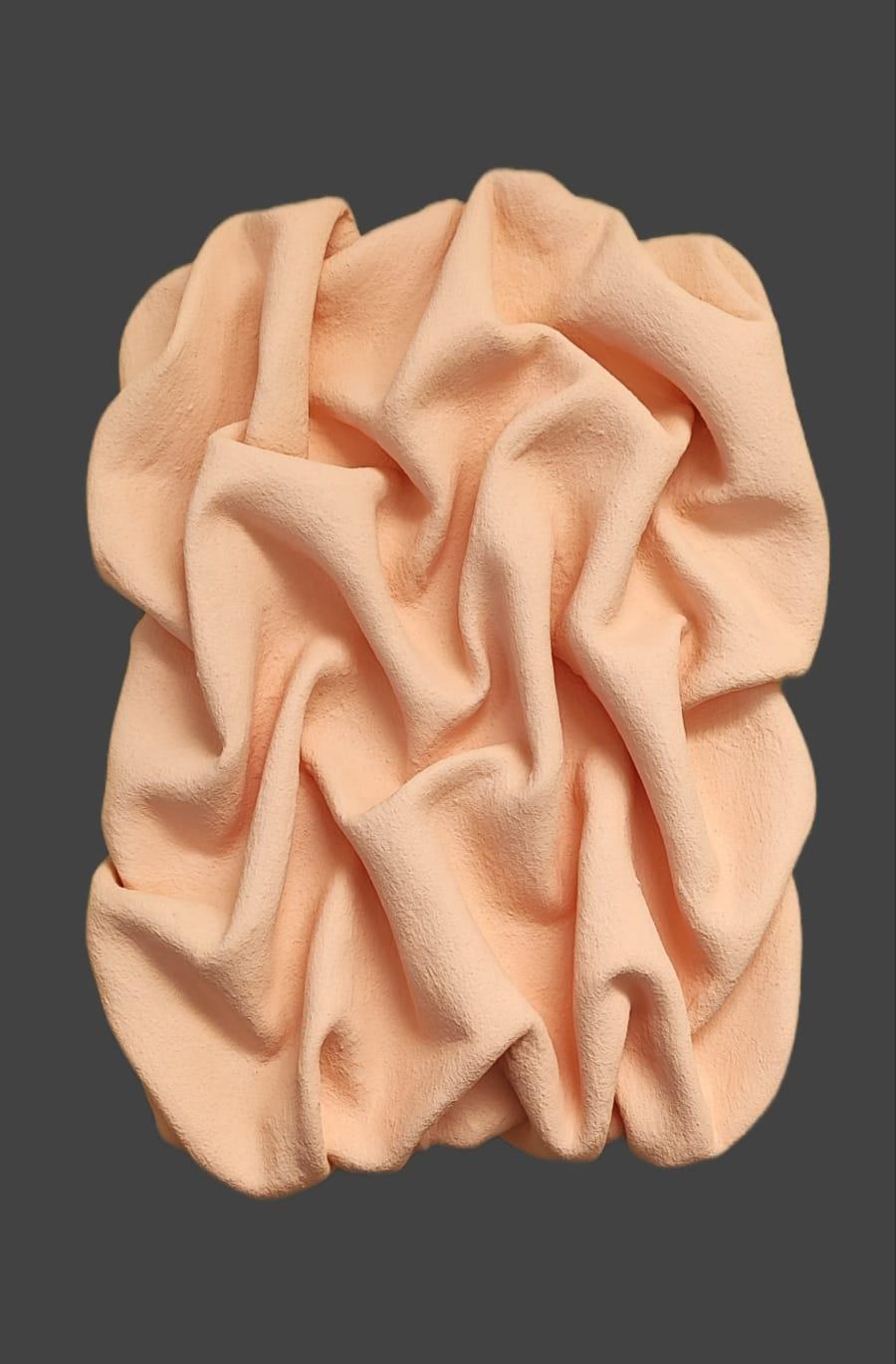 Conjunto de Roze Dream y Granit Grace, Escultura de tela con infusión de arcilla - Abstract Sculpture Negro de Natalie Krainin