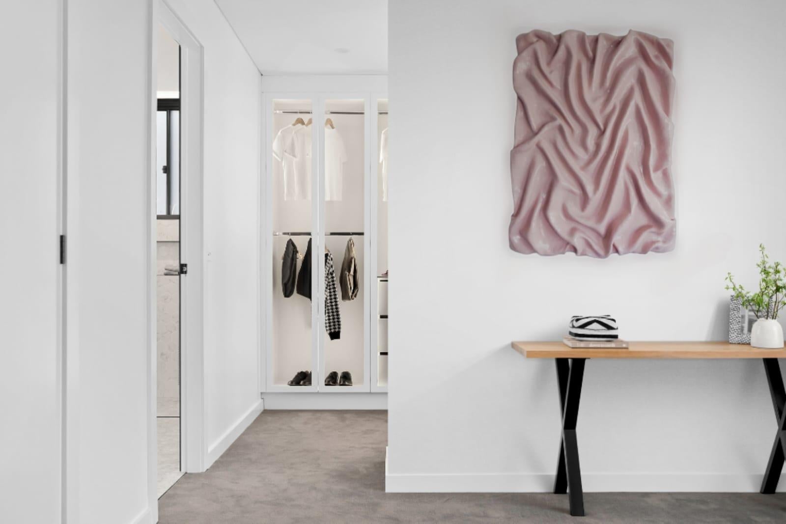 Conjunto de Roze Dream y Granit Grace, Escultura de tela con infusión de arcilla en venta 1