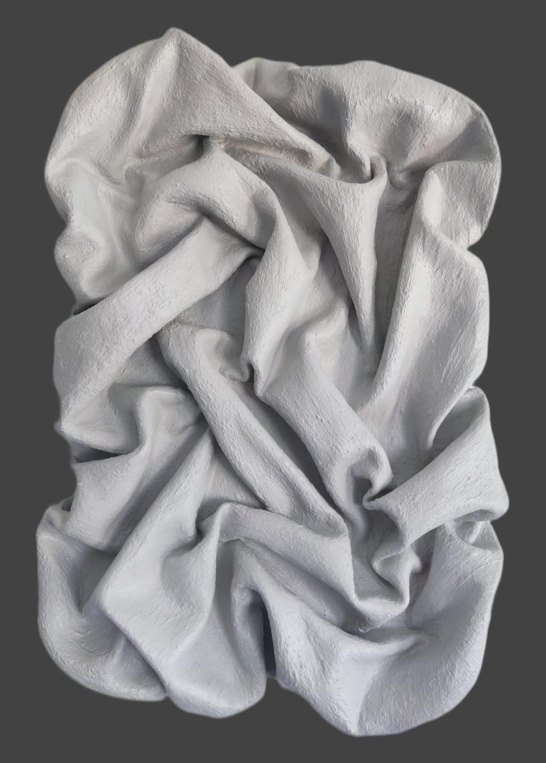 Stonegrain Wave, Tongefäß-Skulptur aus Stoff, für Wandinstallation