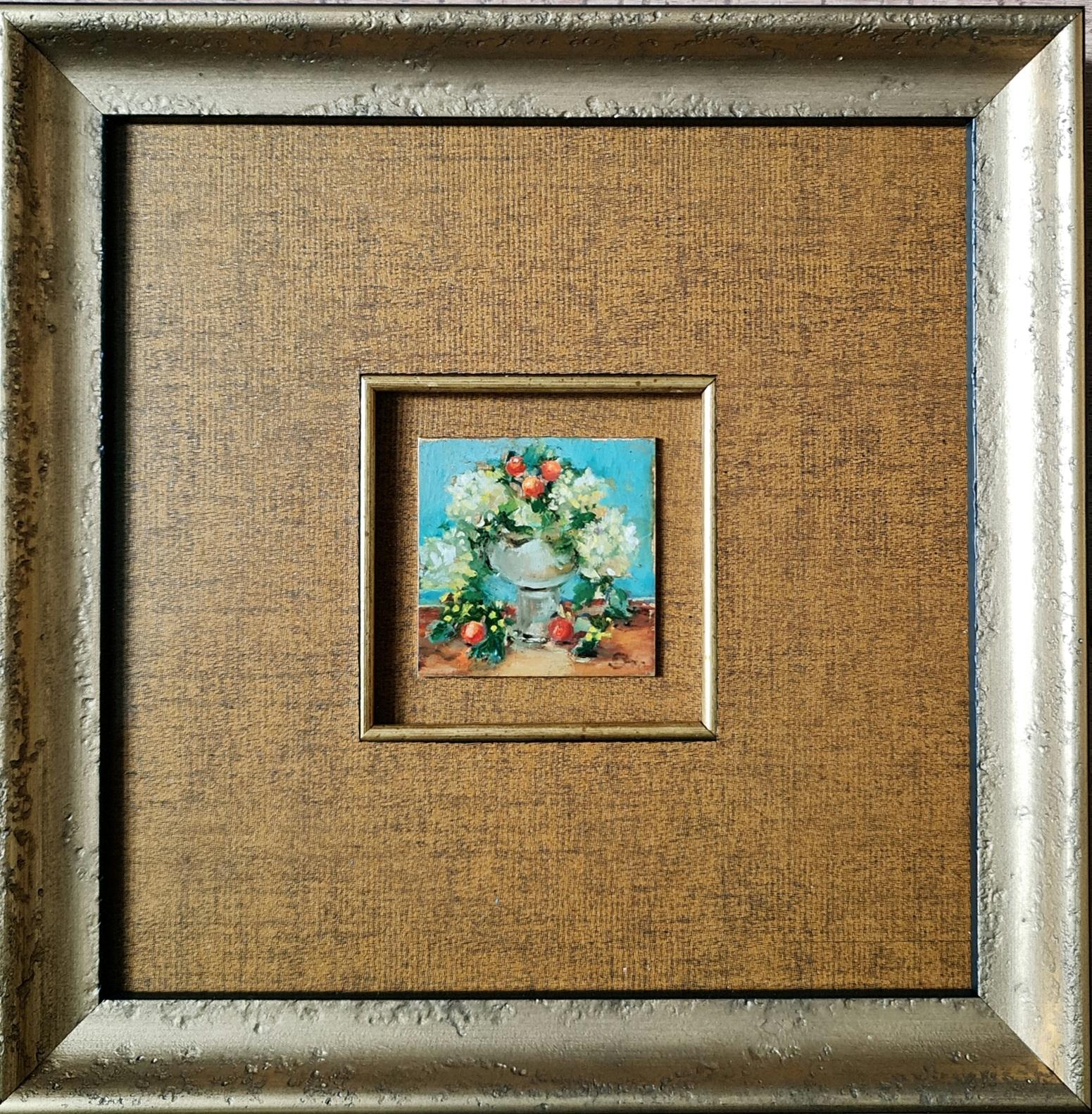 FLOWERS IN einem antiken Fall – Painting von Natalie Shiporina