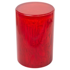 Zeitgenössischer Beistelltisch oder Hocker aus Harz-Acryl von Natalie Tredgett, glänzend, rot