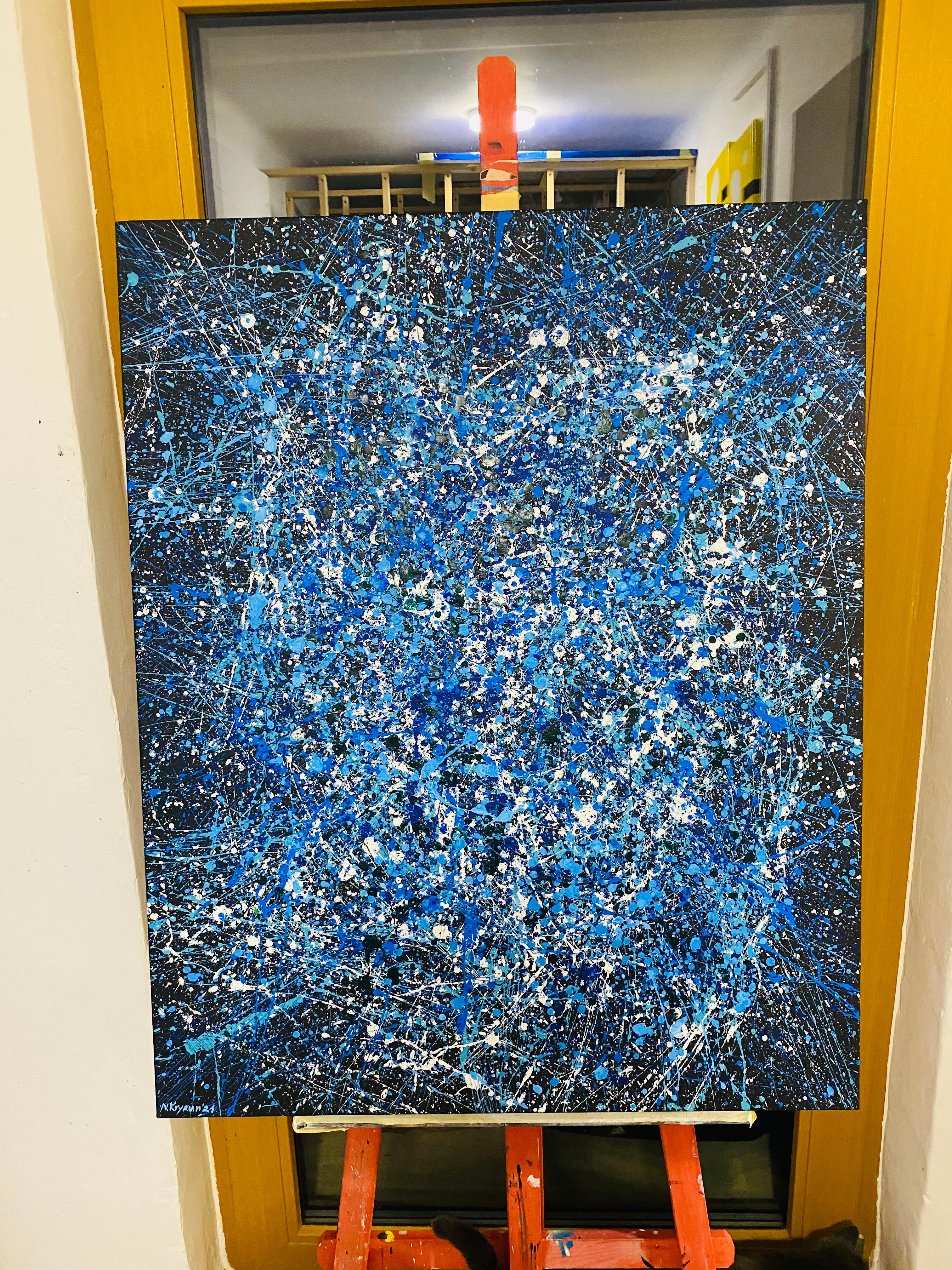 Blaue Galaxie, minimalistische tropfende Abstraktion Pollock's Style – Painting von Nataliia Krykun