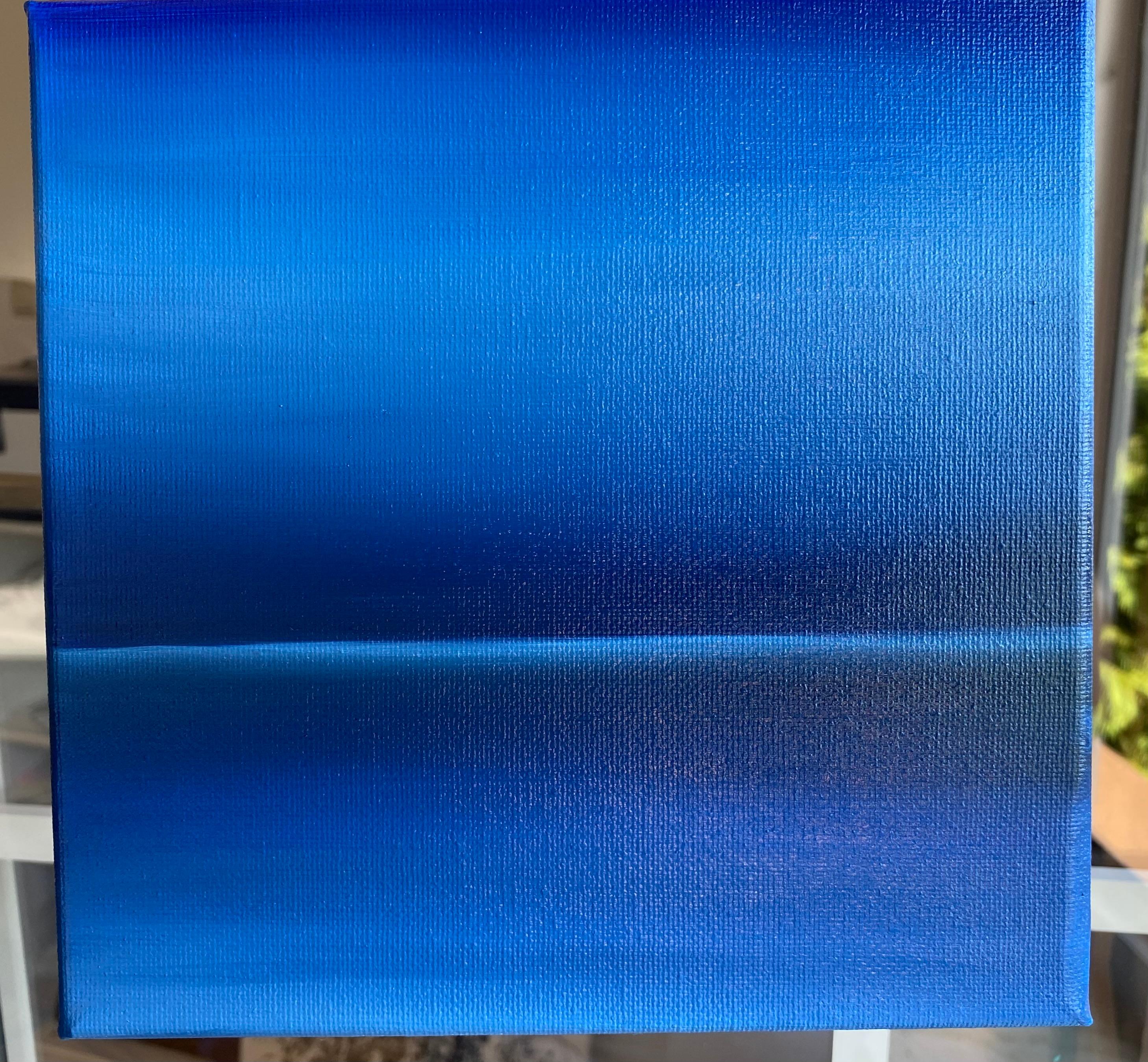 Esta obra de arte es una hipnotizante muestra de belleza minimalista y profunda tranquilidad, encapsulada en una composición sencilla pero cautivadora. El artista ha empleado magistralmente un rico espectro de tonos azules para evocar la naturaleza
