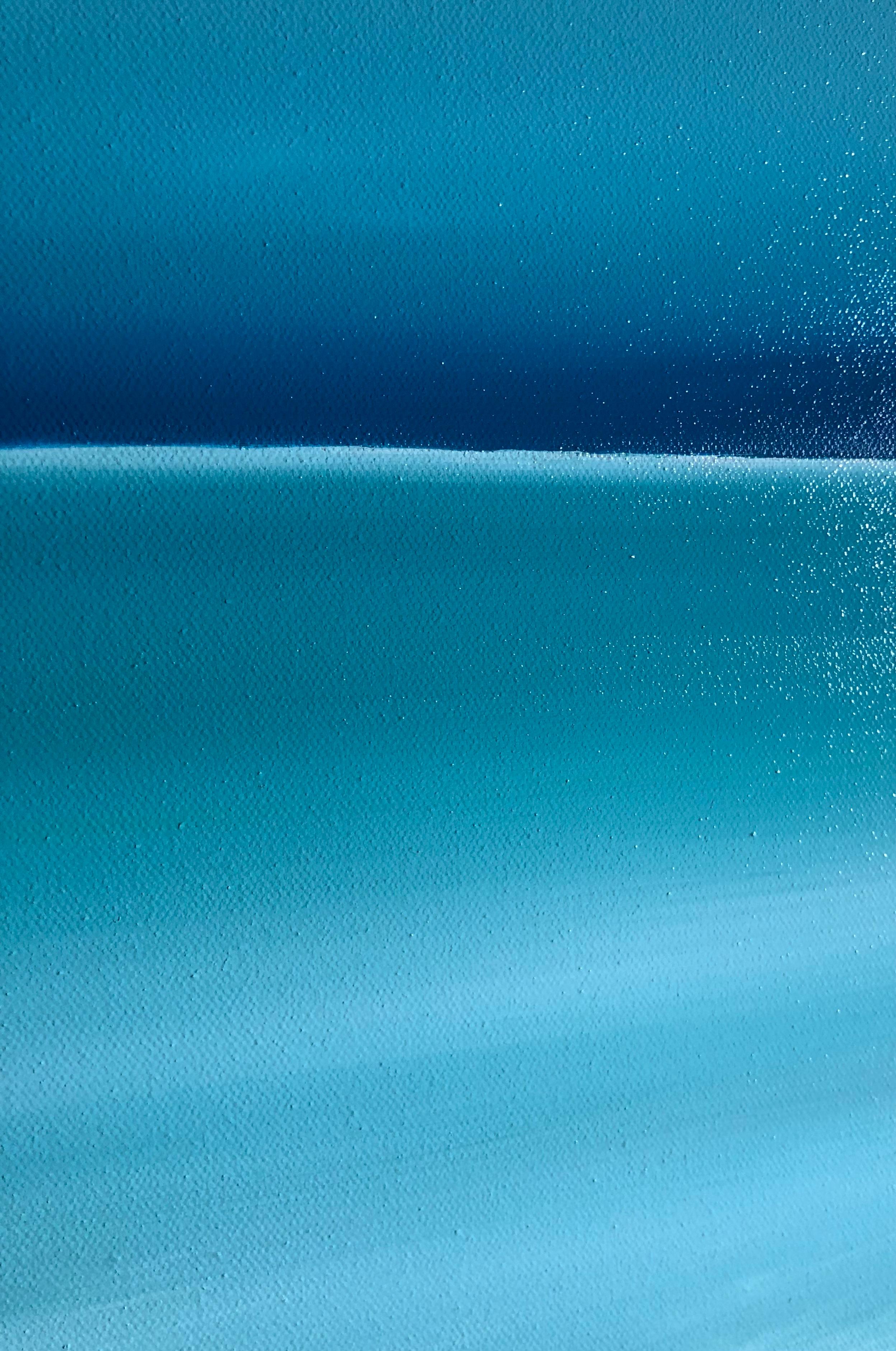 Al elaborar esta obra, fusioné acrílicos y óleos para crear un tranquilo paisaje marino que mezcla lo abstracto con lo real, invocando un horizonte sereno donde el cielo se encuentra con el agua. Los azules tranquilos y las suaves pinceladas ofrecen