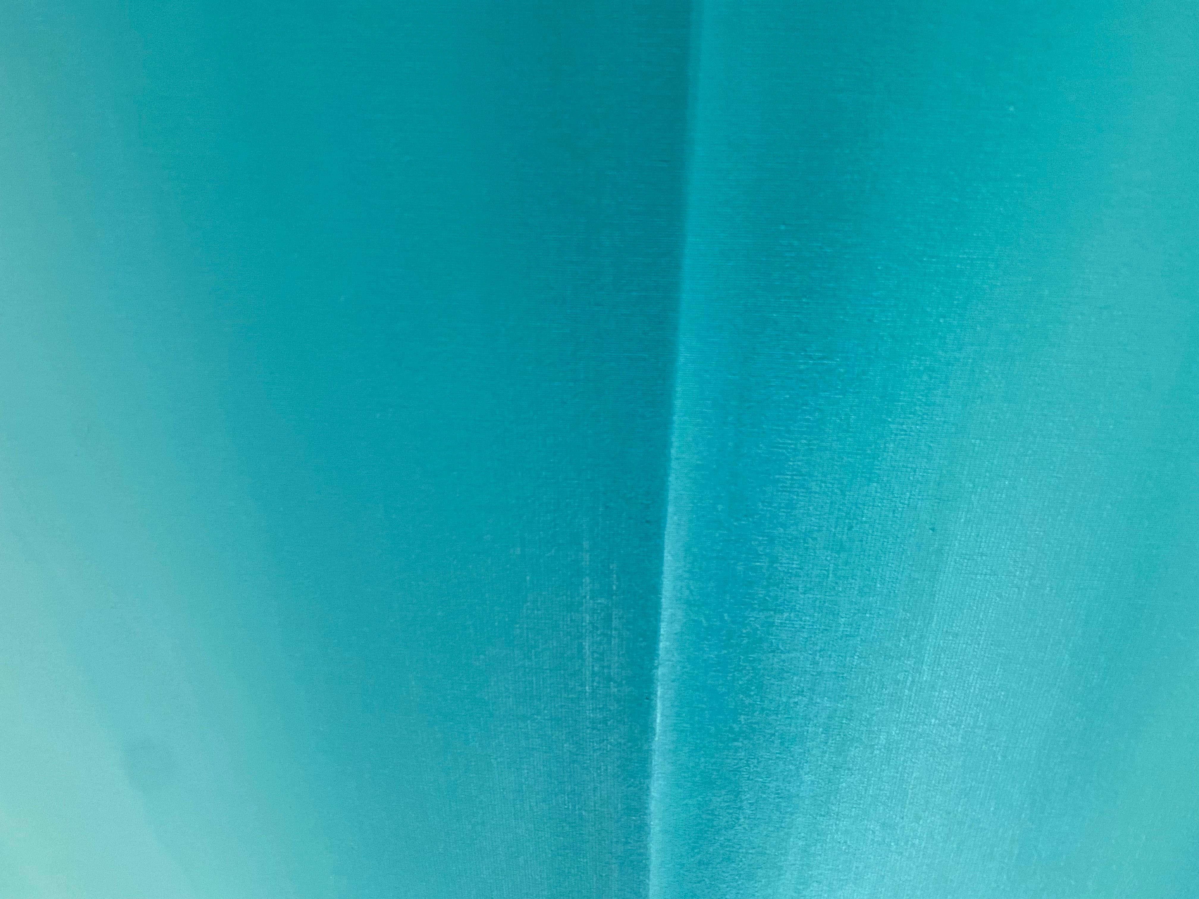 Océano, agua turquesa profunda, -  verano, ola, paisaje marino, minimalista - Painting Abstracto de Nataliia Krykun