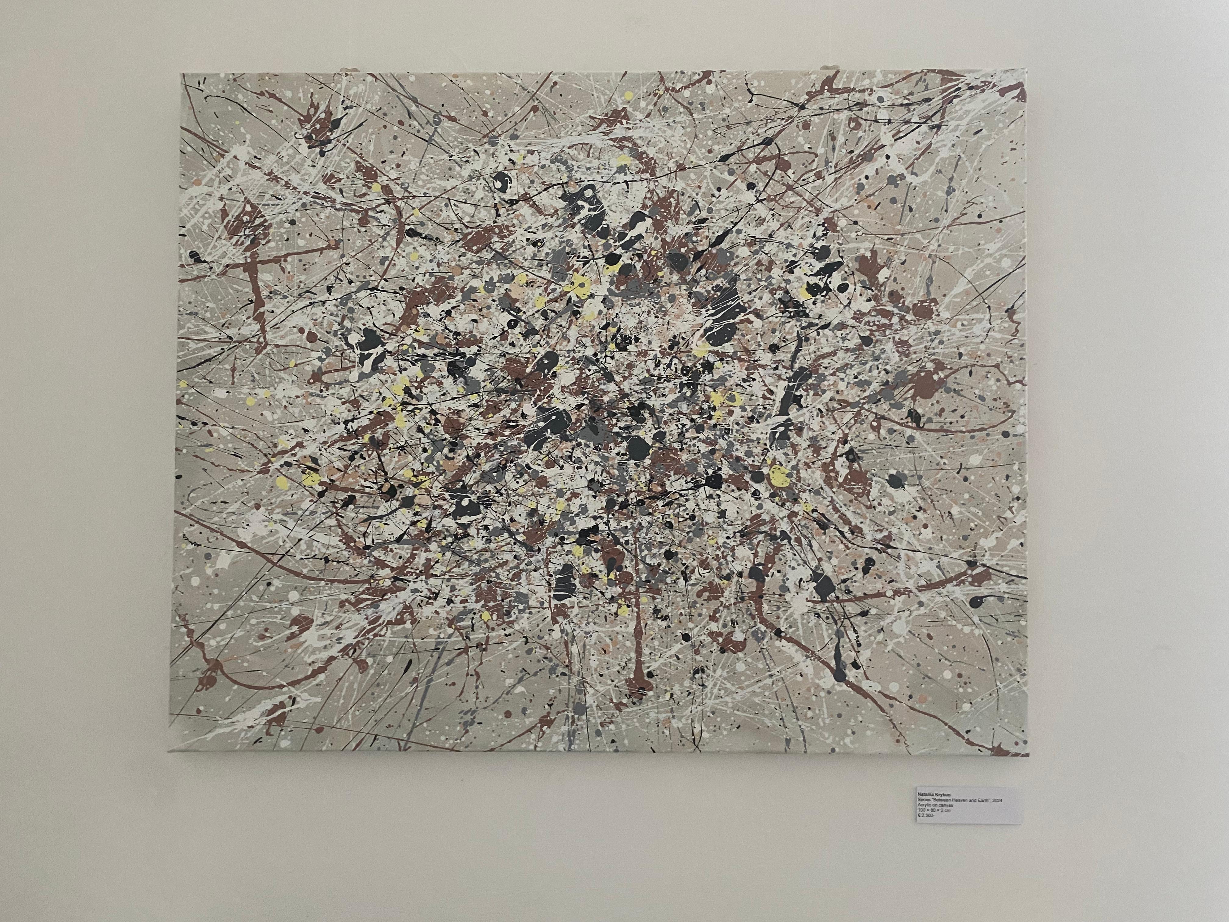 Serie Between Heaven and Earth – Pastell, ruhiges Interieur im skandinavischen Stil (Grau), Abstract Painting, von Nataliia Krykun