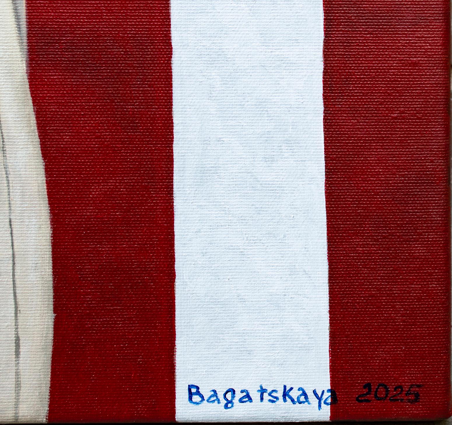   Una figura contro la bandiera americana è molto di più di una semplice composizione di colori, perché stimola una conversazione più profonda. La camicia azzurra contrasta con le strisce bianche e rosse, creando tensione. Si tratta di un'istantanea