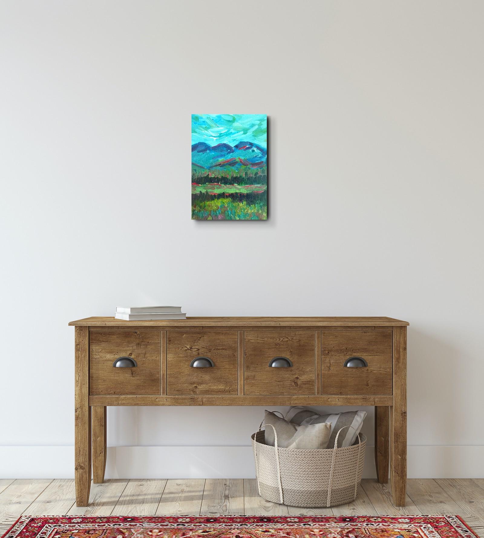 Cette œuvre d'art vibrante dégage une intense harmonie de couleurs, incarnant l'essence à la fois sereine et dynamique de la nature. La toile présente un paysage remarquable, principalement dominé par une riche palette de verts, de bleus et de