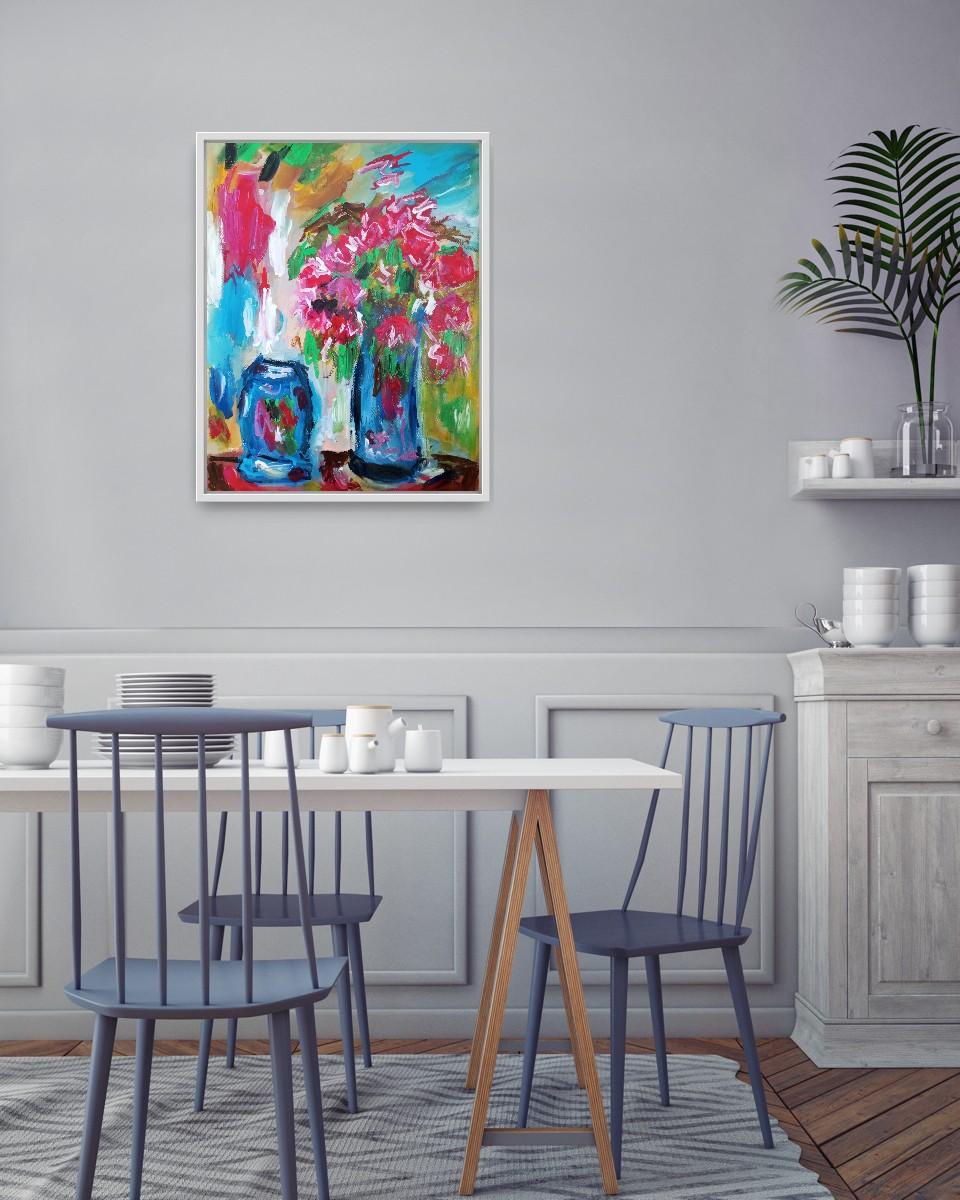 Esta pintura acrílica forma parte de mi serie dedicada a las escenas de un periodo estival.

Este cuadro floral abstracto vibrante con flores de verano en un jarrón azul   llamado 