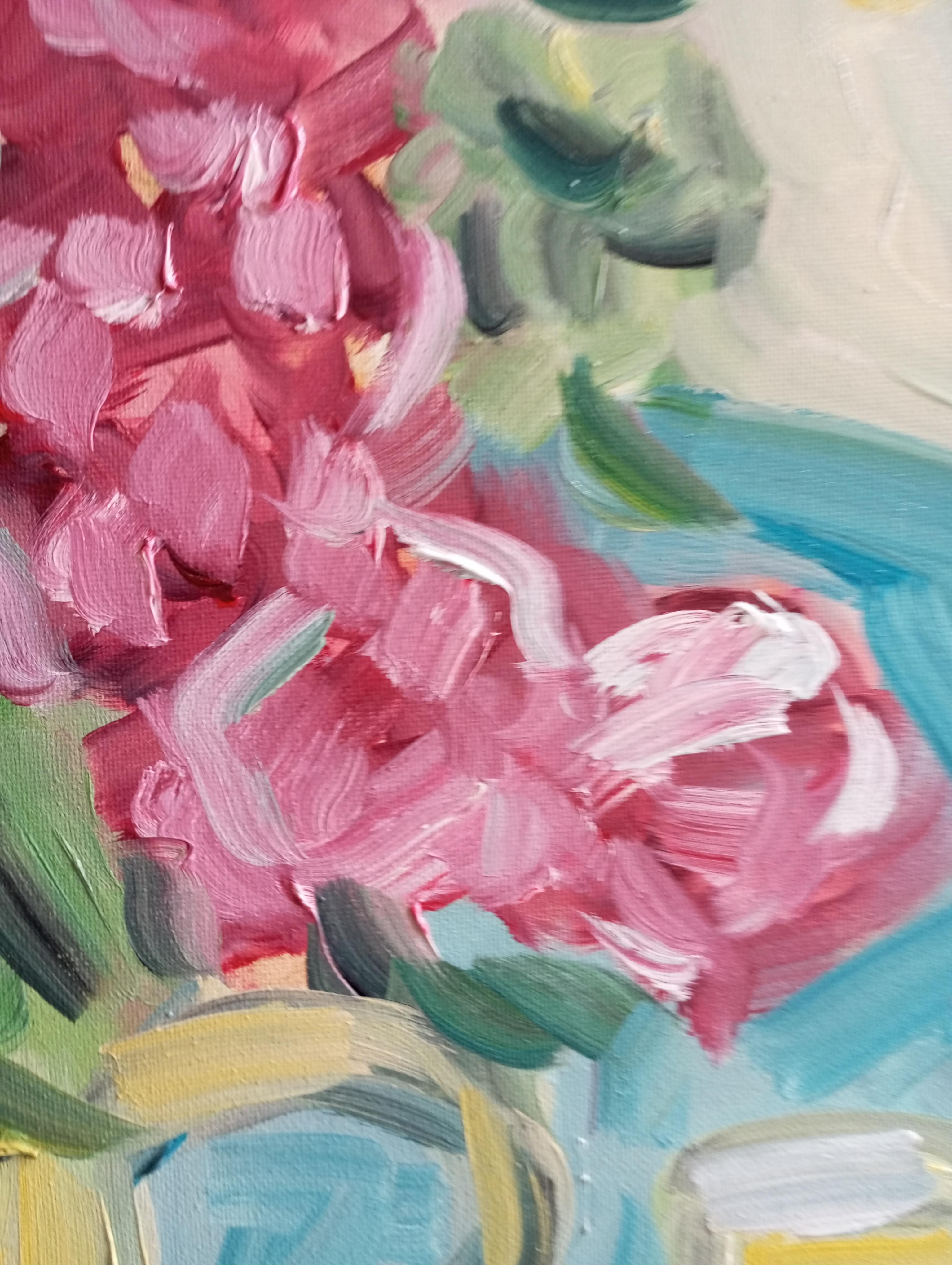 Ma belle table d'été avec des roses rouges ( peinture à l'huile florale contemporaine ) en vente 10
