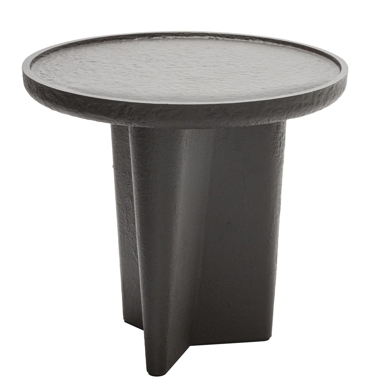 Table d'appoint Natana Medium avec toute la structure 
en bronze massif, finition bronze naturel.
Également disponible sur demande en Natana High.